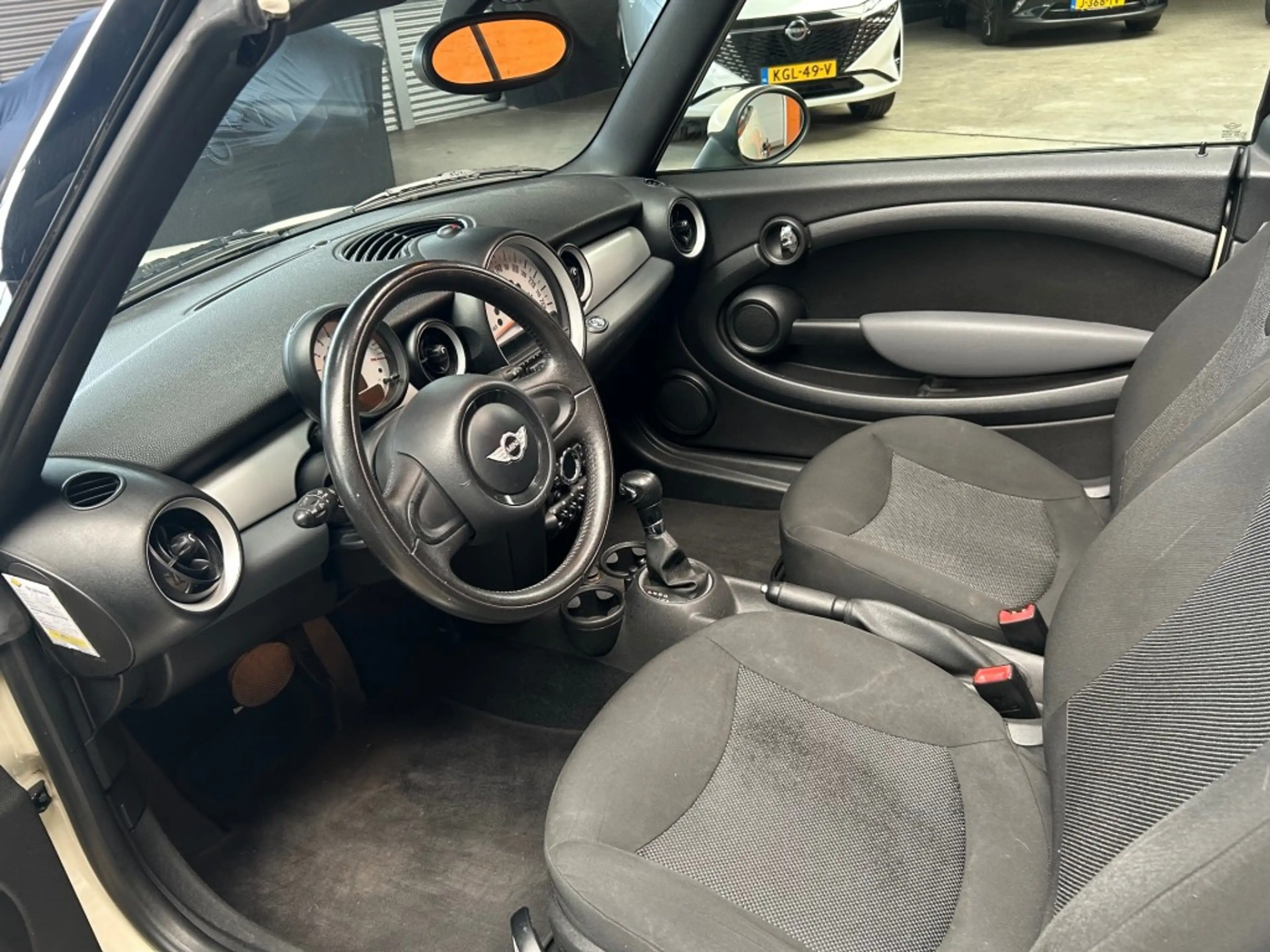MINI Cooper Cabrio 1.6 COOPER — photo 11