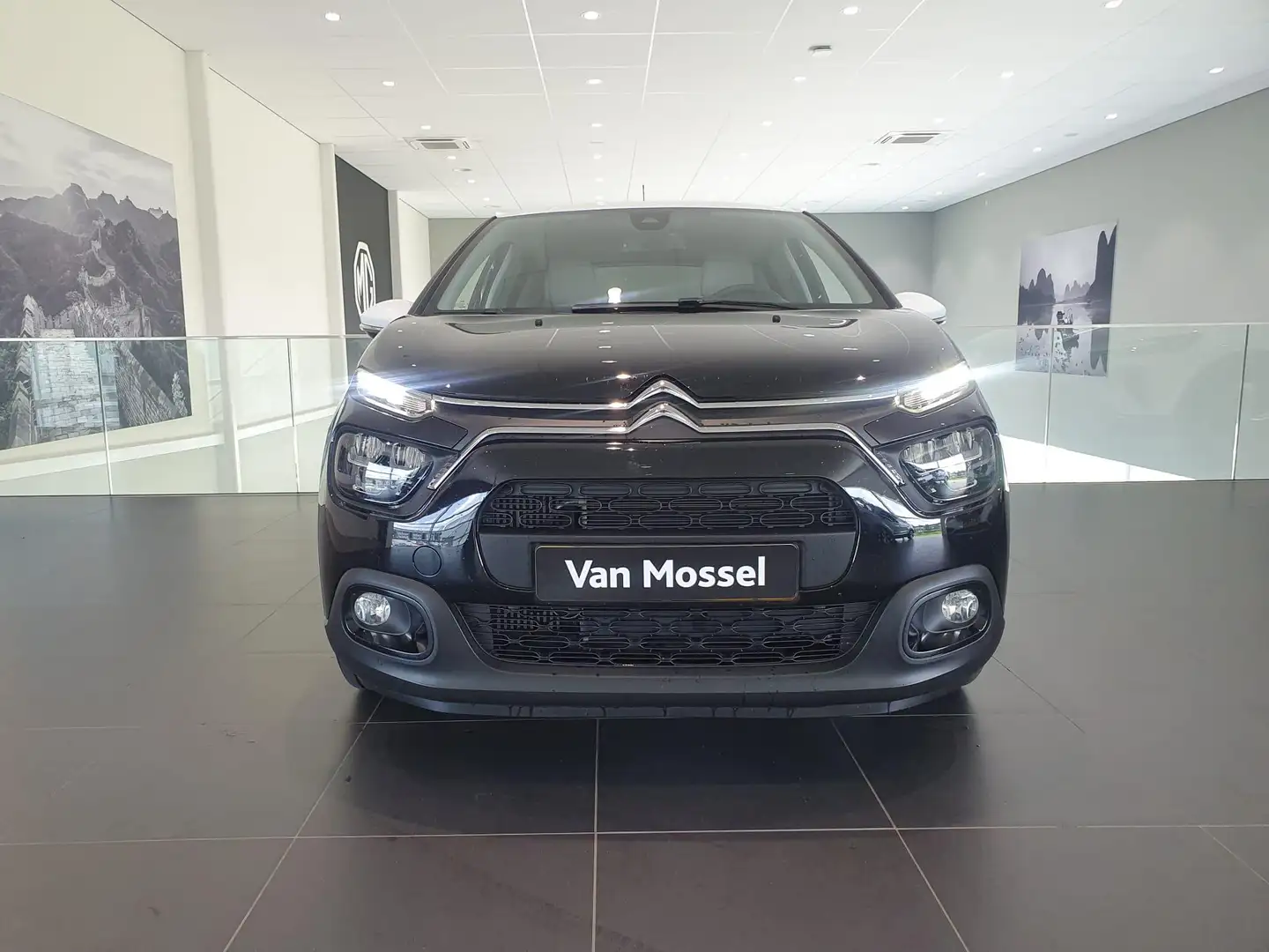 Citroen C3 1.2 PureTech Feel Edition | AUTOMAAT | Navigatie | Zwart - 2