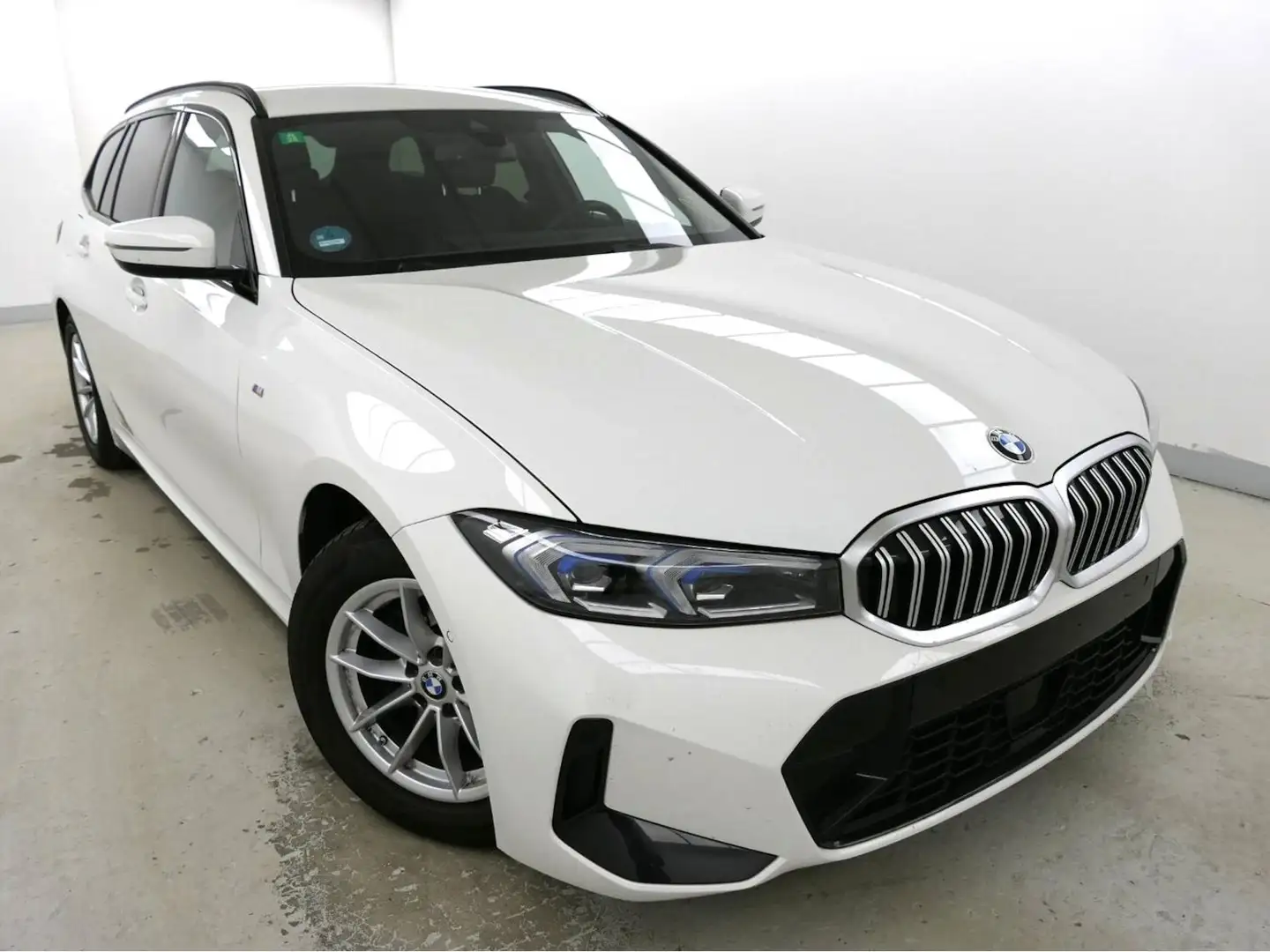 BMW 318 318i Touring M Sport HeadUp ACC Memory Kam AHK Weiß - 2