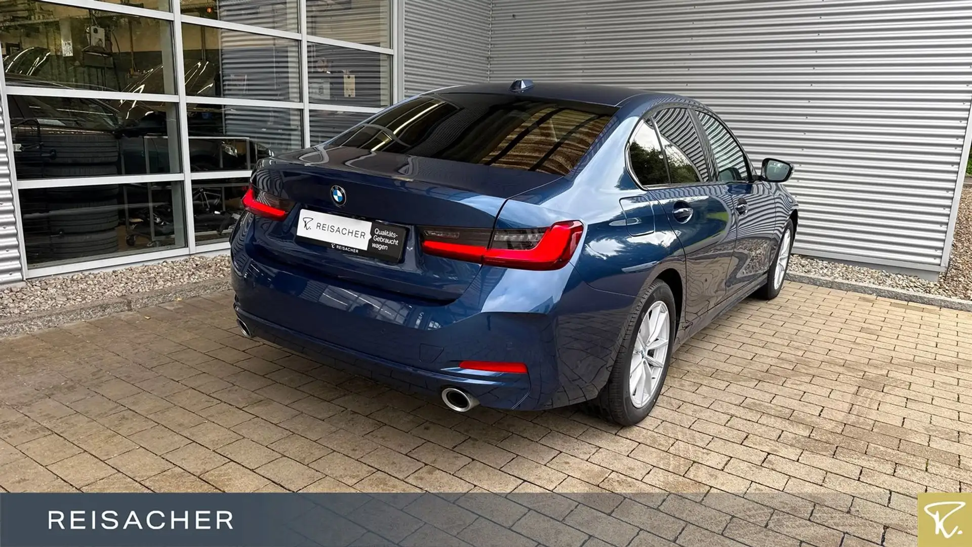BMW 320 i Limousine Navi ACC adLED H&K MemSitz 17"LM Blau - 2