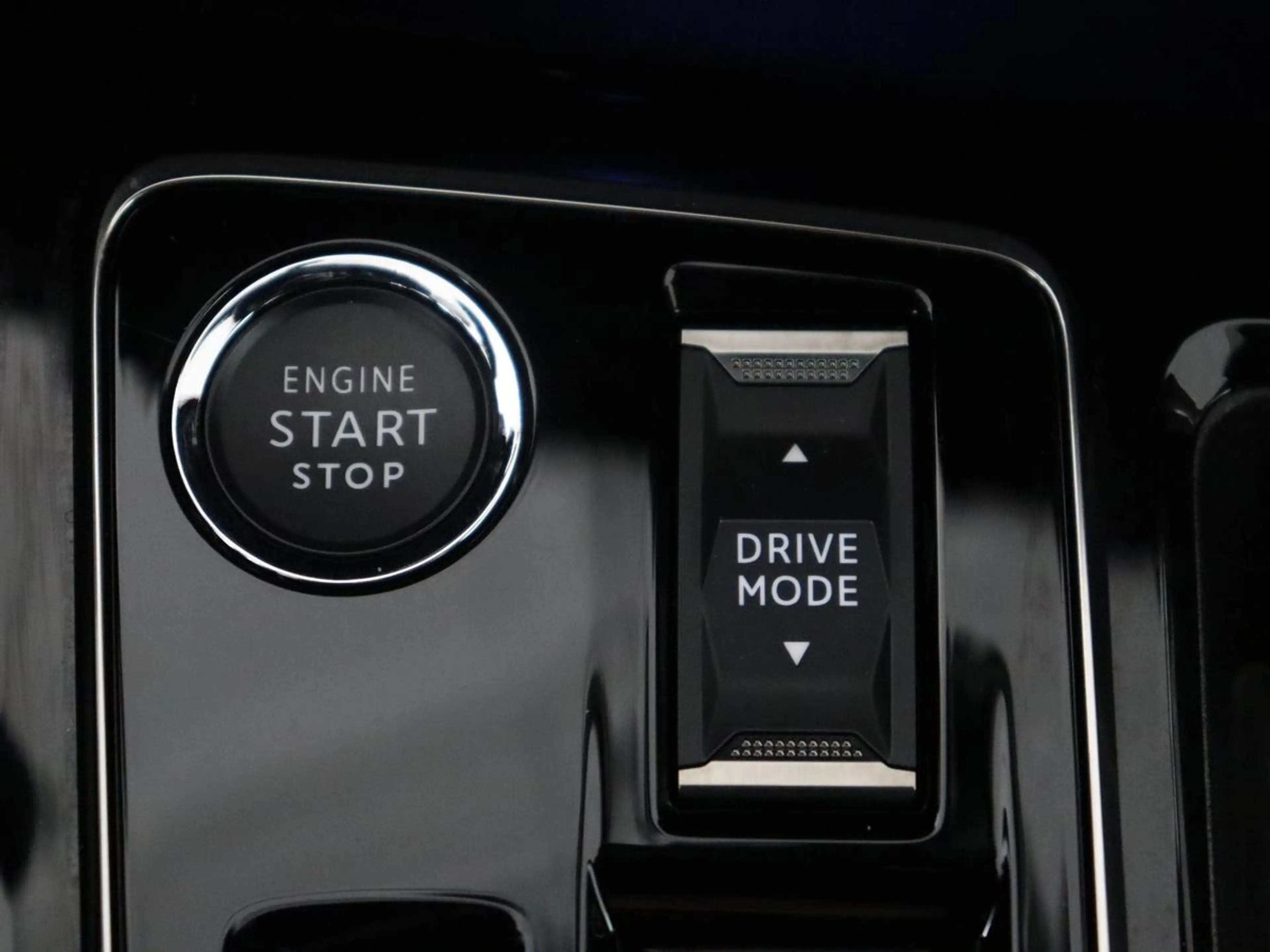 Peugeot 3008 1.6 HYbrid 225 Allure Pack Business | SOH 98.4% | — photo 26