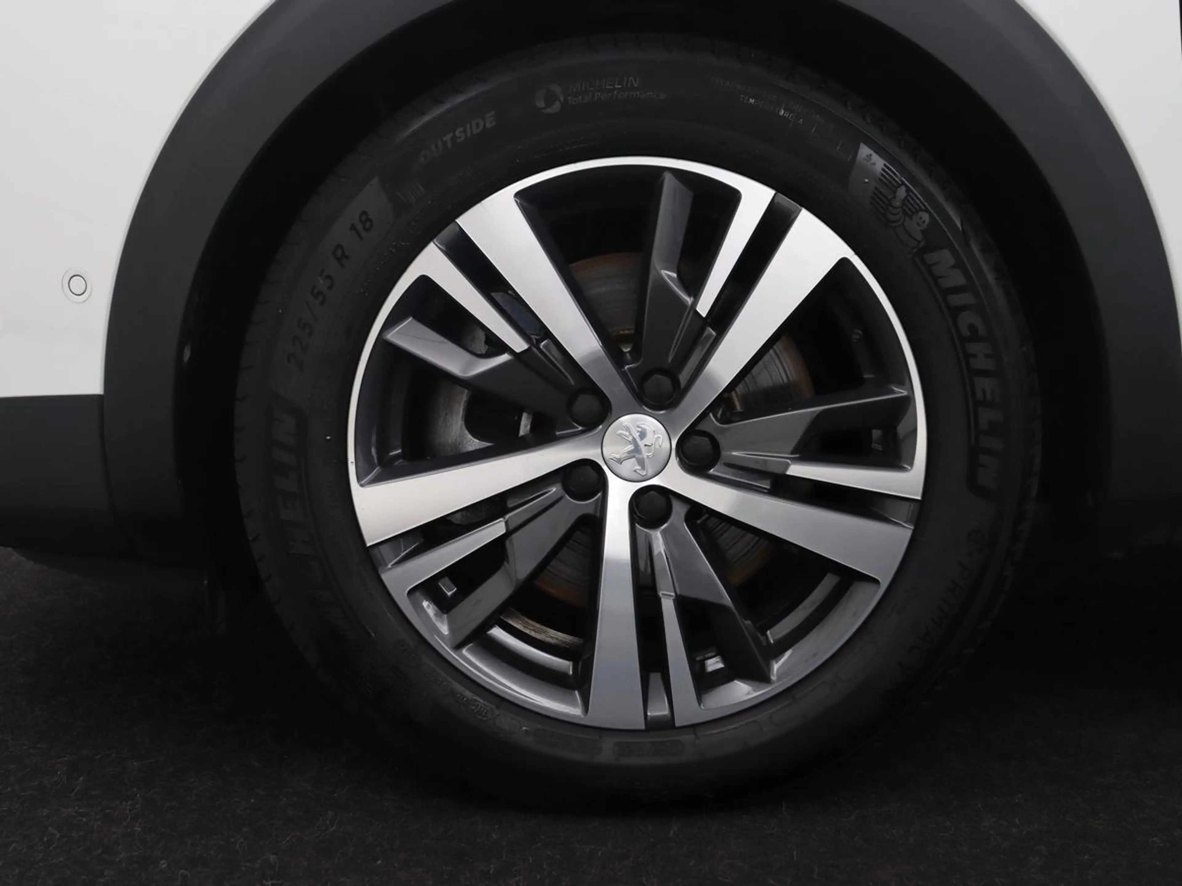 Peugeot 3008 1.6 HYbrid 225 Allure Pack Business | SOH 98.4% | — photo 33