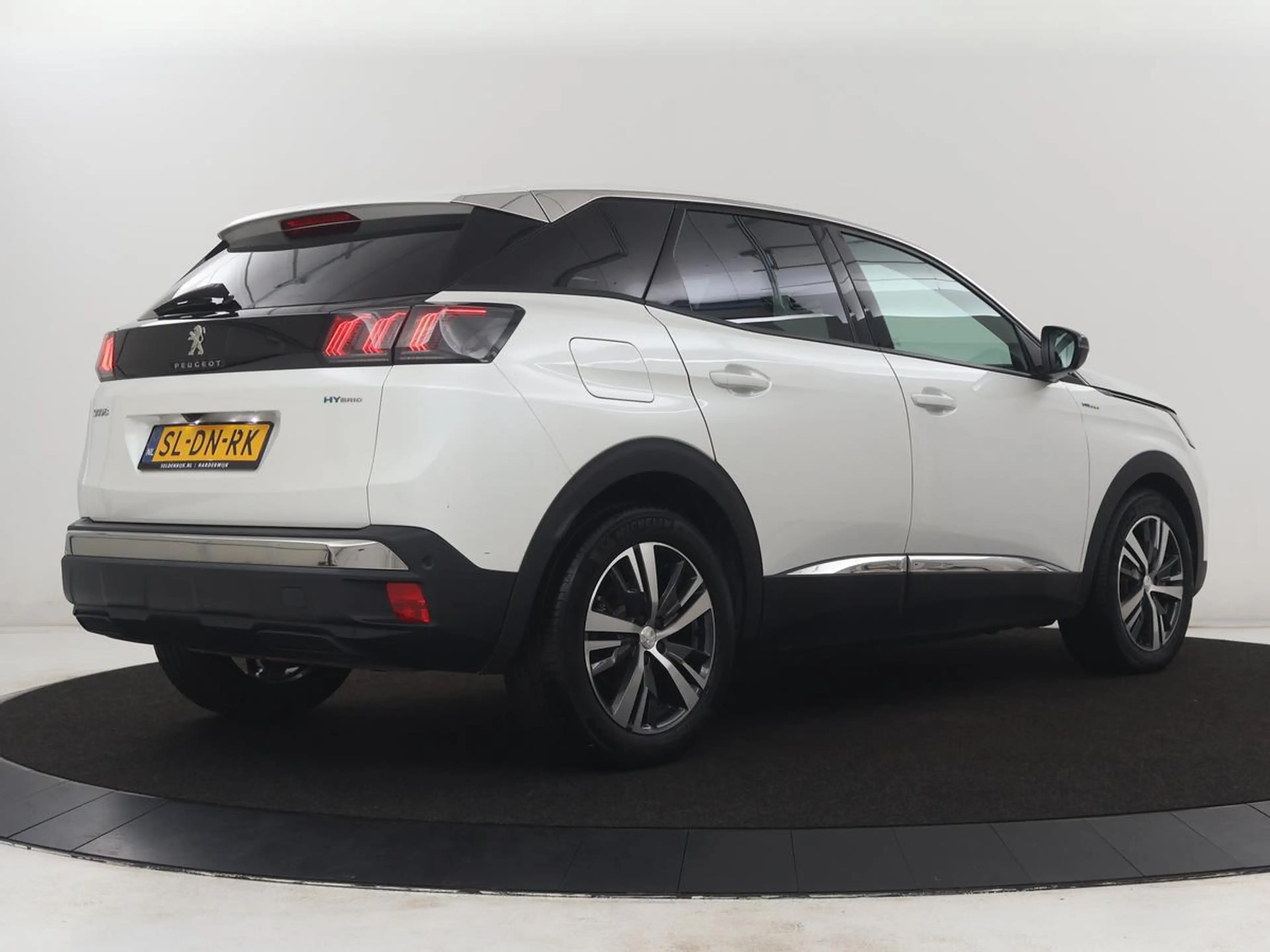 Peugeot 3008 1.6 HYbrid 225 Allure Pack Business | SOH 98.4% | — photo 34