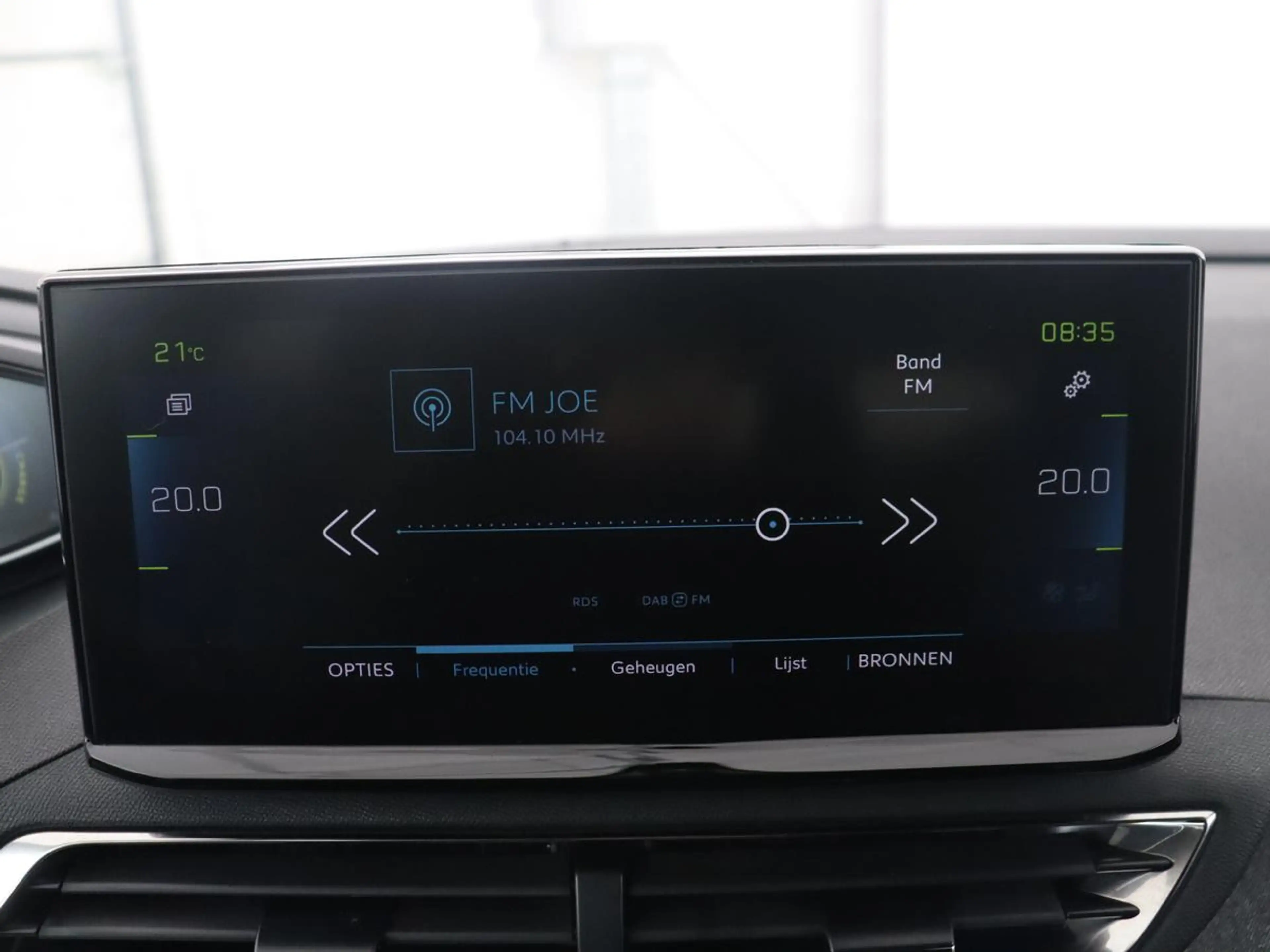 Peugeot 3008 1.6 HYbrid 225 Allure Pack Business | SOH 98.4% | — photo 19