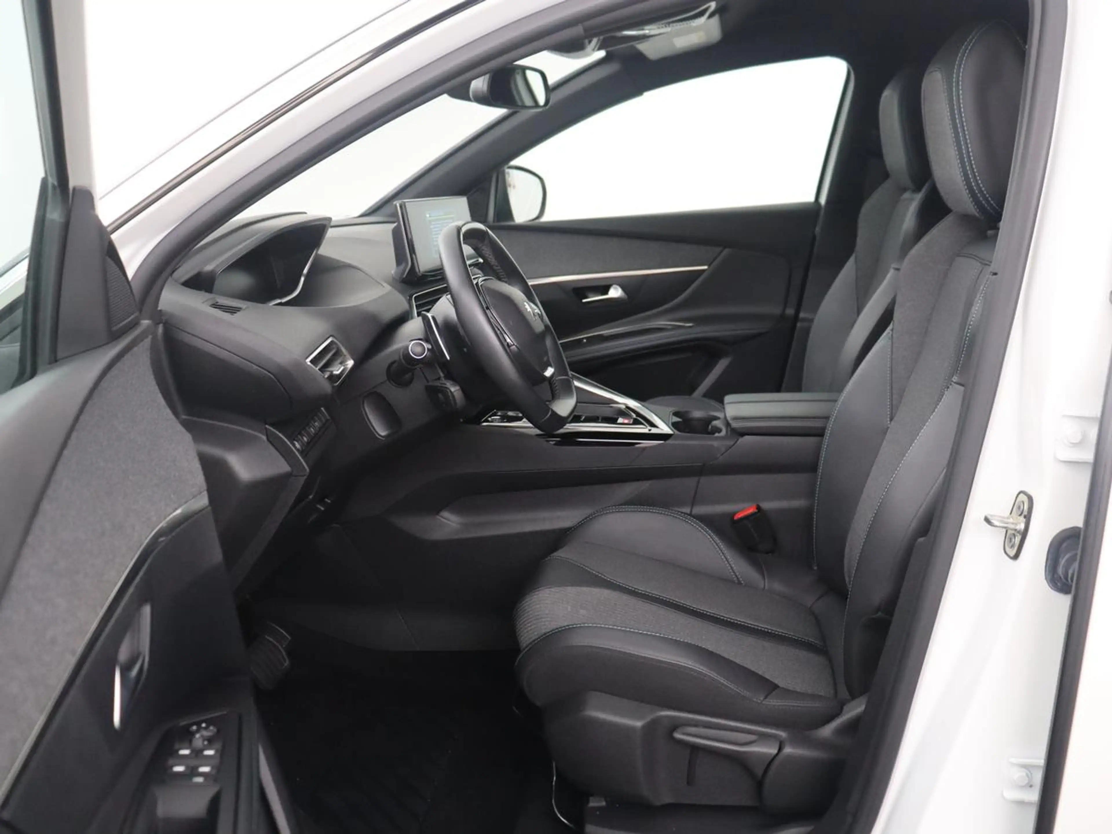 Peugeot 3008 1.6 HYbrid 225 Allure Pack Business | SOH 98.4% | — photo 4