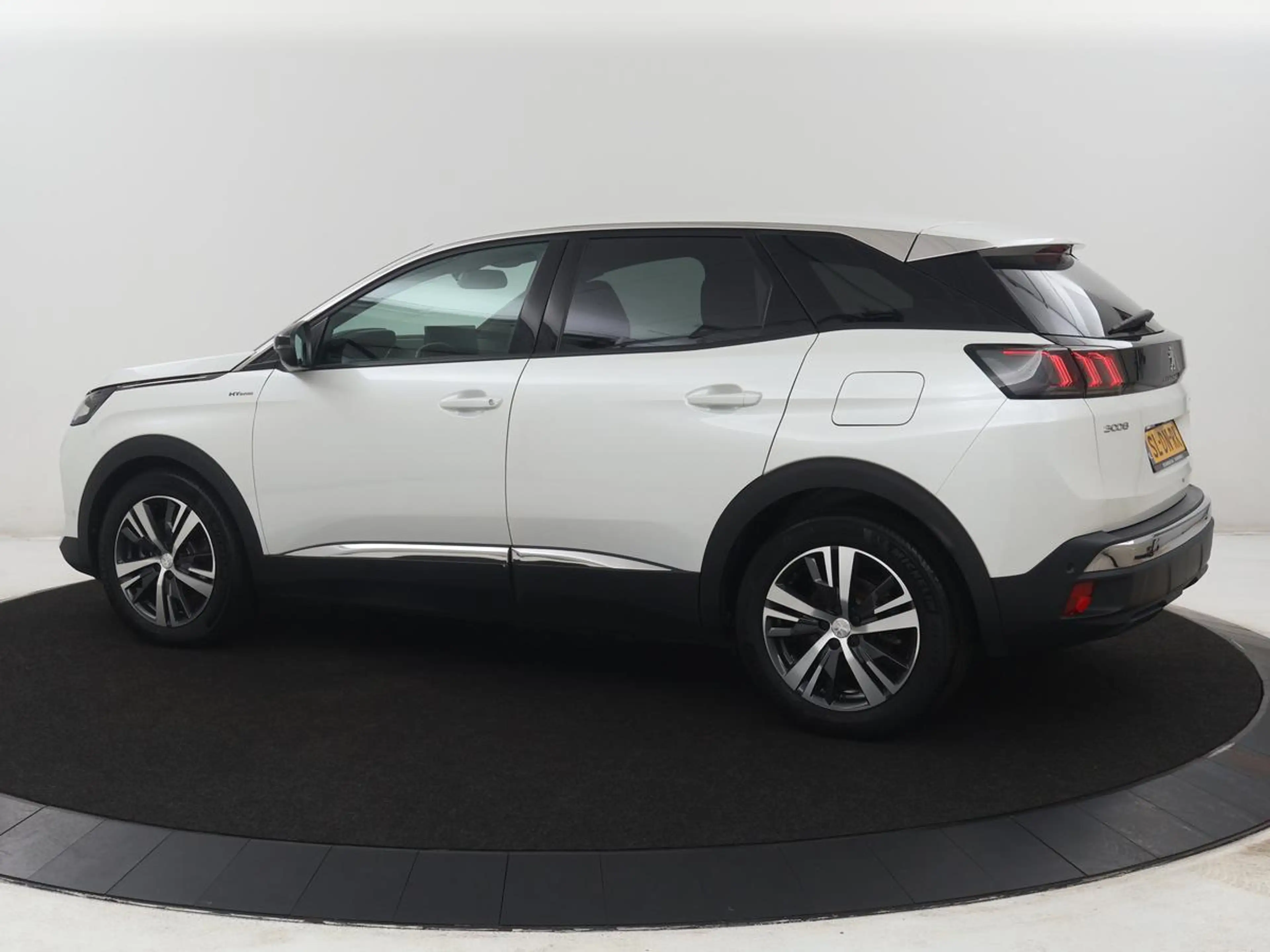Peugeot 3008 1.6 HYbrid 225 Allure Pack Business | SOH 98.4% | — photo 2