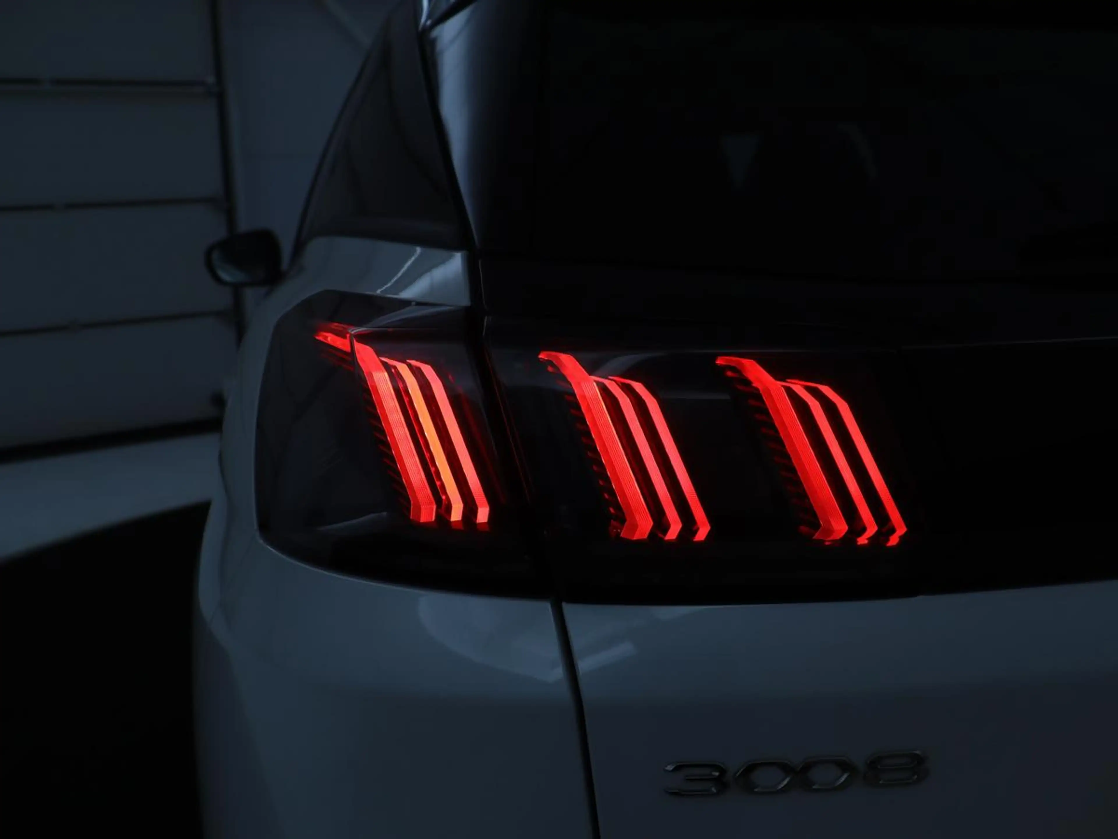 Peugeot 3008 1.6 HYbrid 225 Allure Pack Business | SOH 98.4% | — photo 29