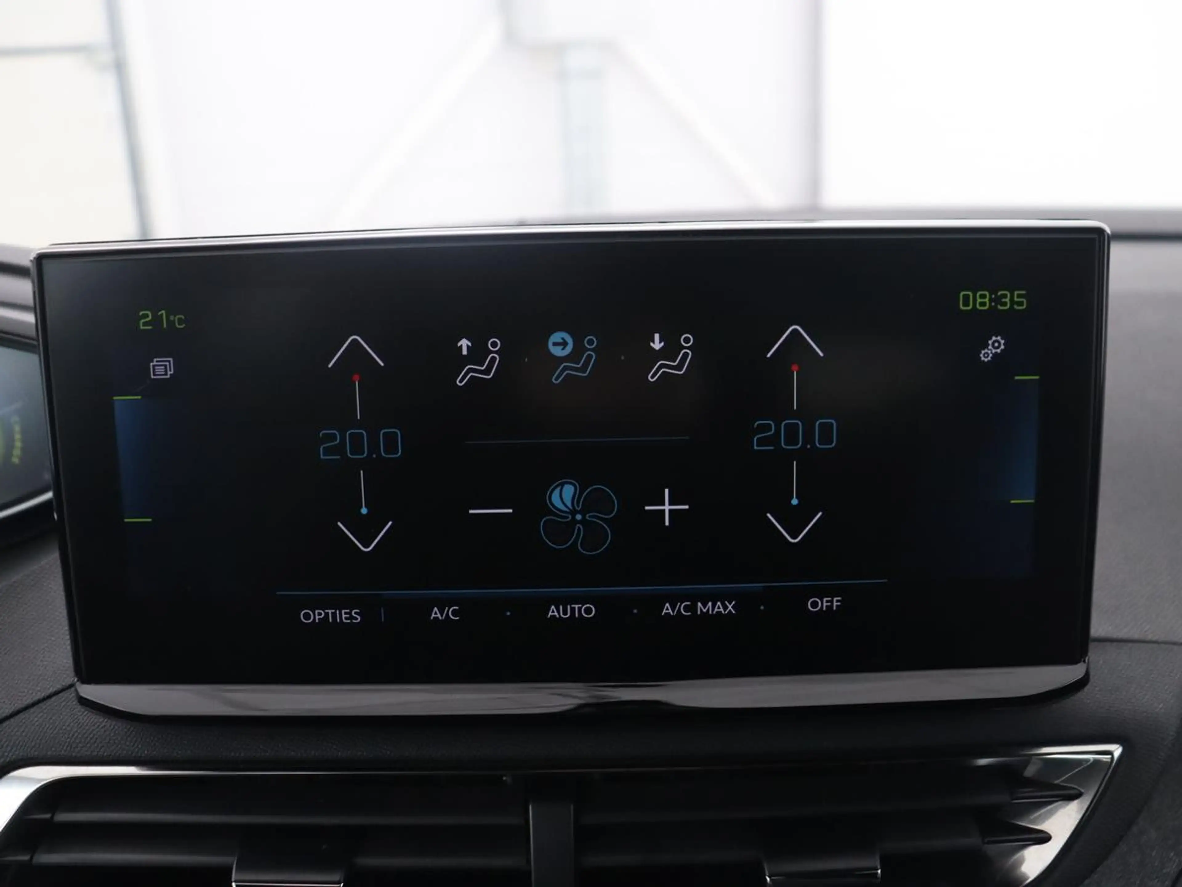 Peugeot 3008 1.6 HYbrid 225 Allure Pack Business | SOH 98.4% | — photo 22