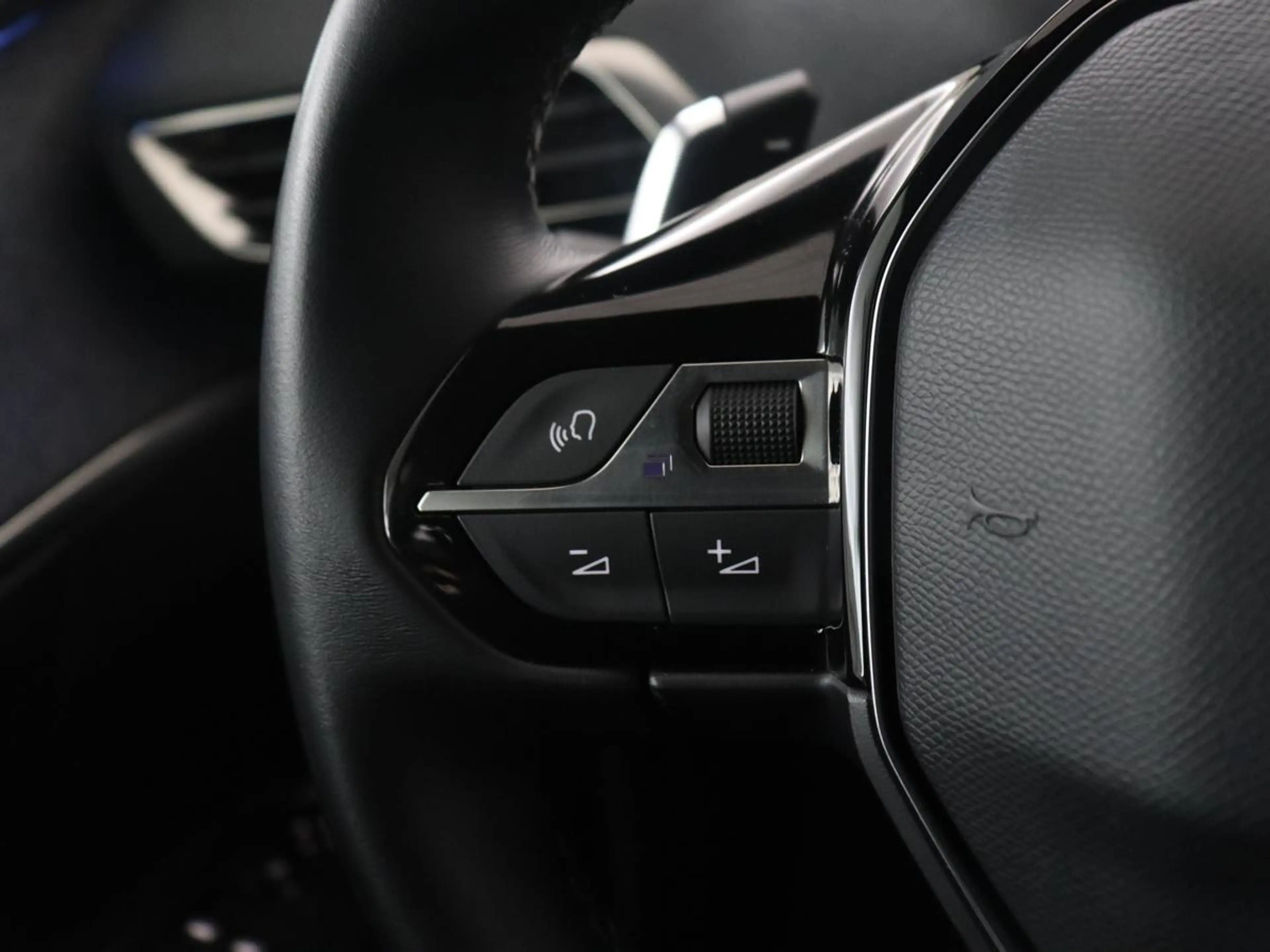 Peugeot 3008 1.6 HYbrid 225 Allure Pack Business | SOH 98.4% | — photo 15