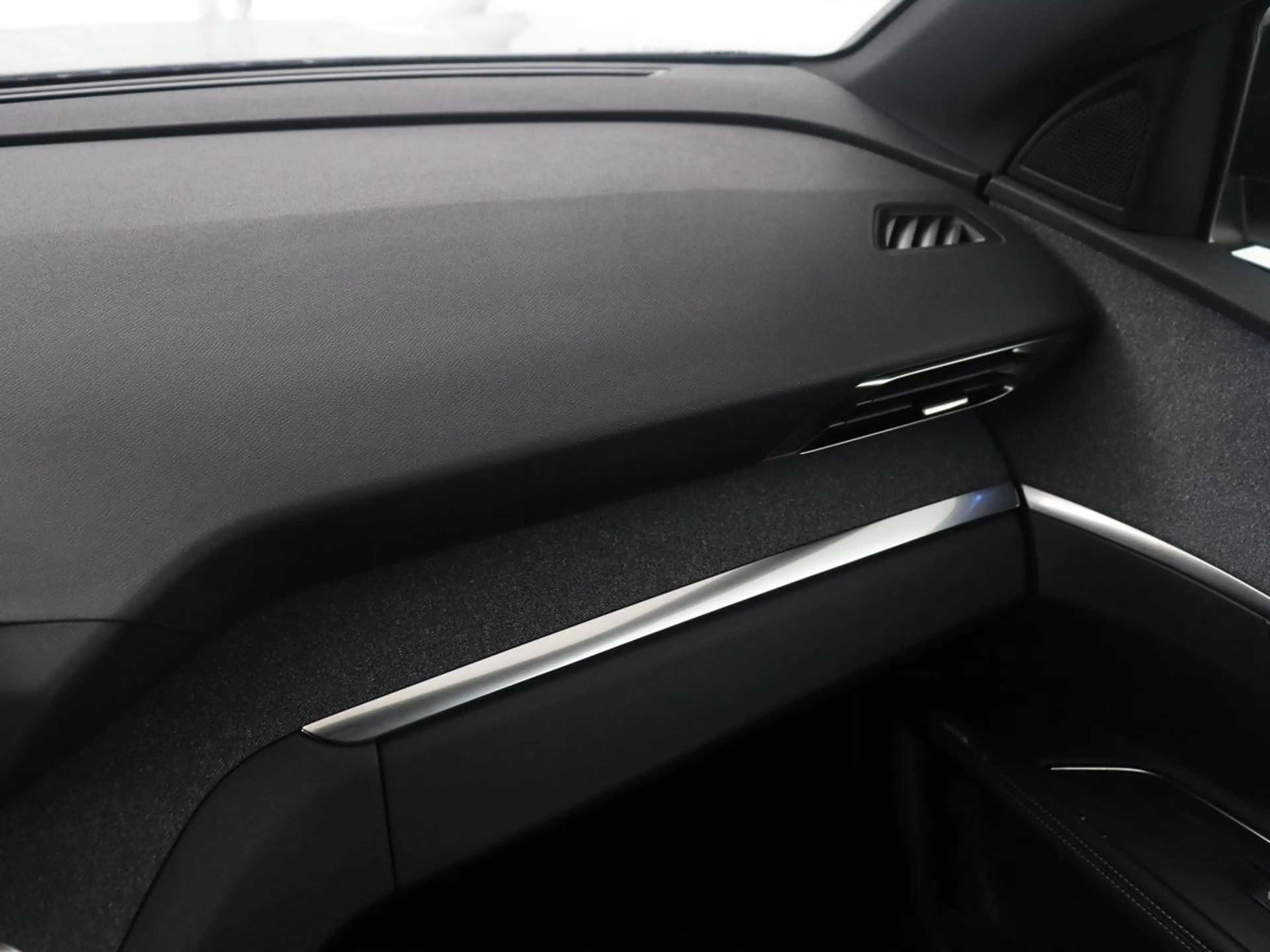 Peugeot 3008 1.6 HYbrid 225 Allure Pack Business | SOH 98.4% | — photo 24