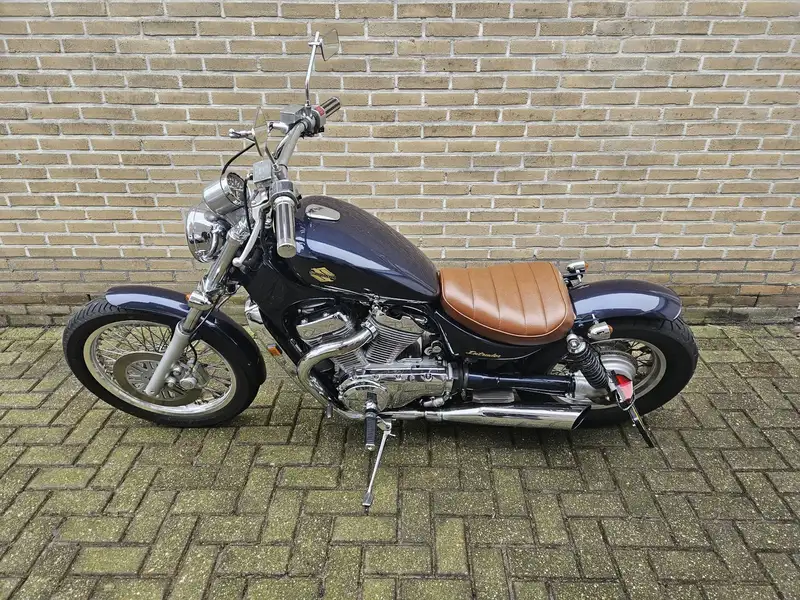 Suzuki VS 700 - foto 2