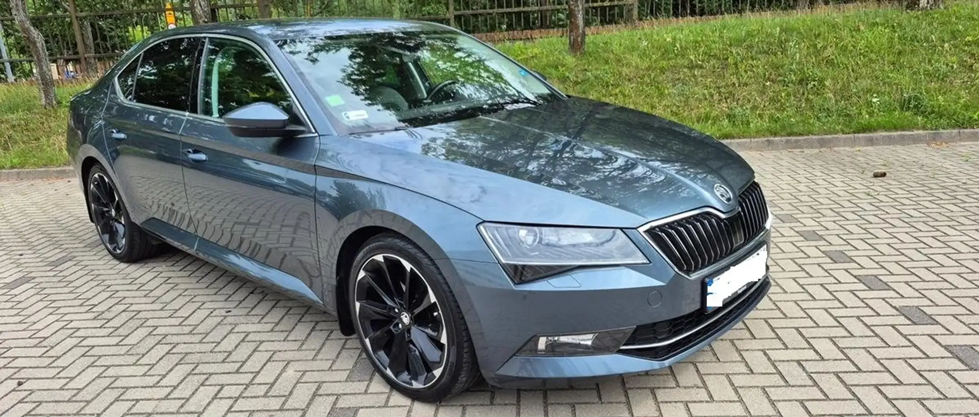 Skoda Superb Superb 2.0 TDI 4x4 DSGStyle Grau - 1