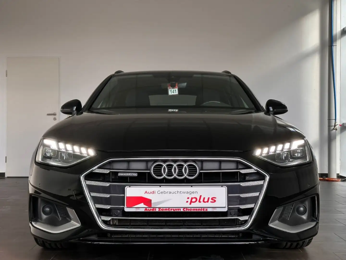 Audi A4 Avant 40 TDI S tr. qu. AHZV+REAR+NAVI PLUS Schwarz - 2