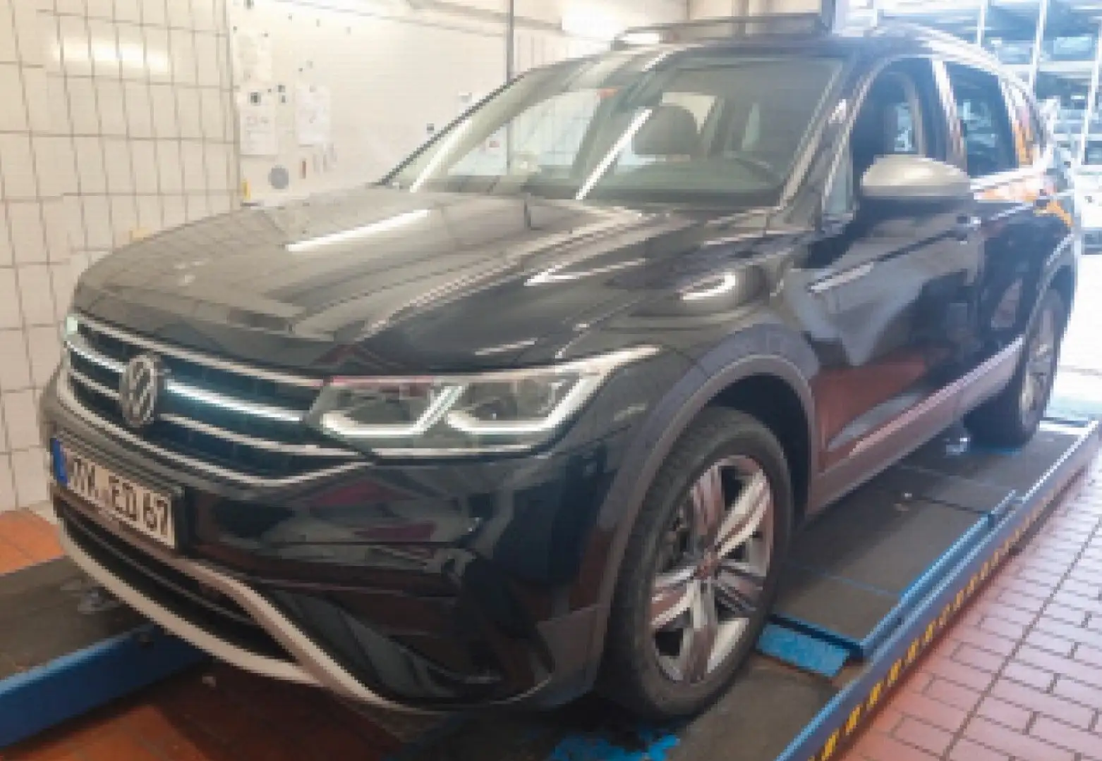 Volkswagen Tiguan Allspace Elegance 4Motion *1.Hd*Leder*AHK Schwarz - 1