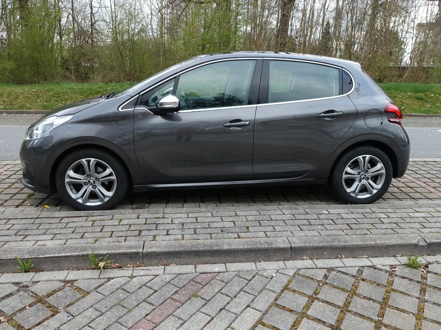 Peugeot 208 Allure*Shz*Tempo*PDC*Pano*Navi Grigio - 2