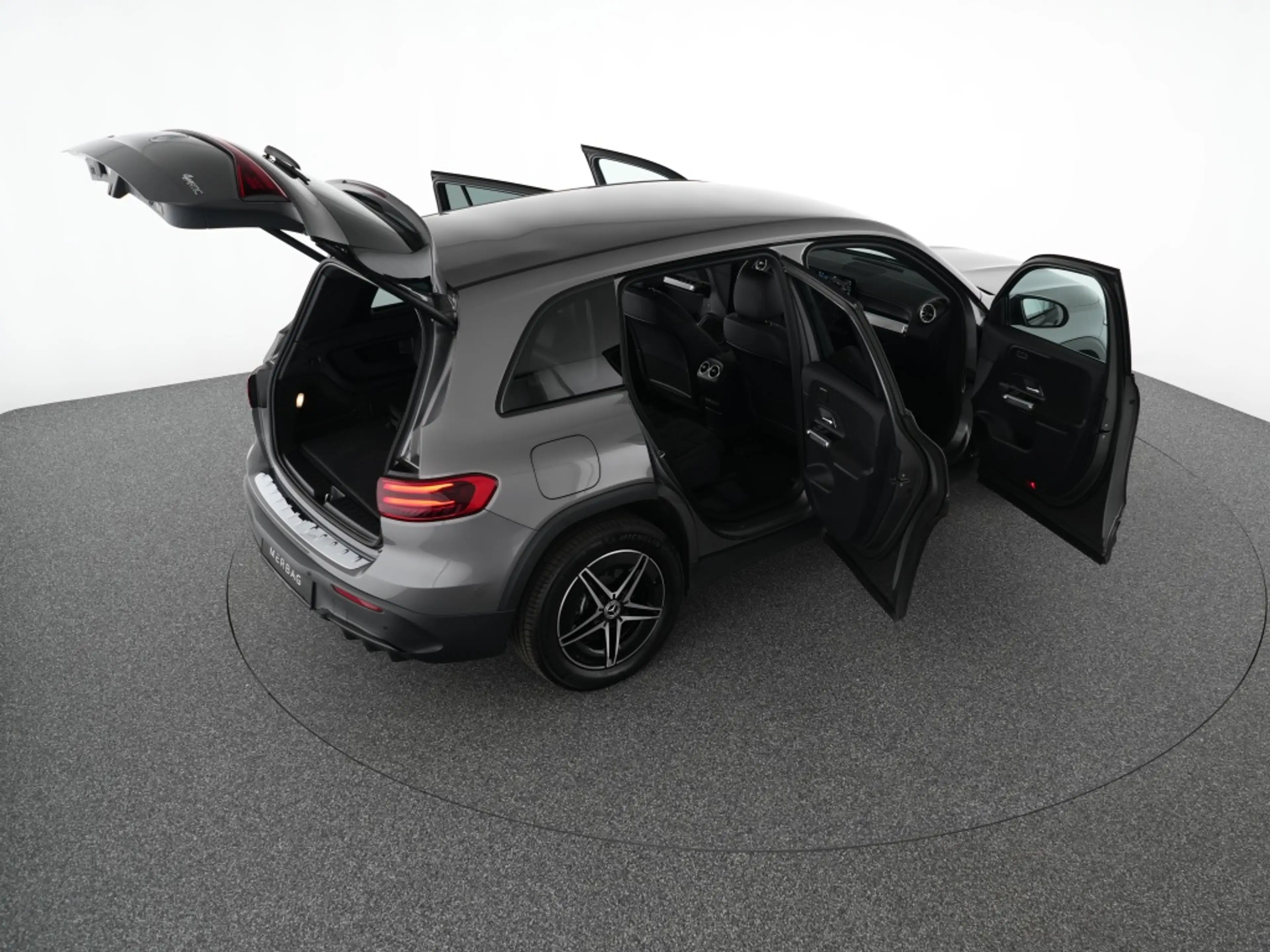 Mercedes-Benz EQB 300 4M AMG Advanced+ Night LED Distronic — photo 13