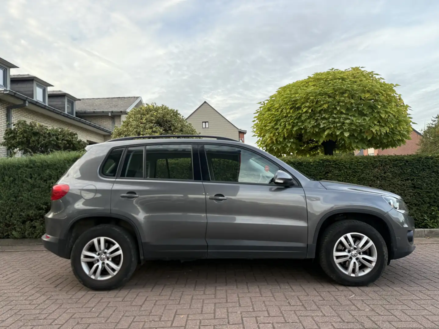 Volkswagen Tiguan Tiguan 1.4 TSI * 1ste OWNER * FULL SERVICE * PANO Grau - 2