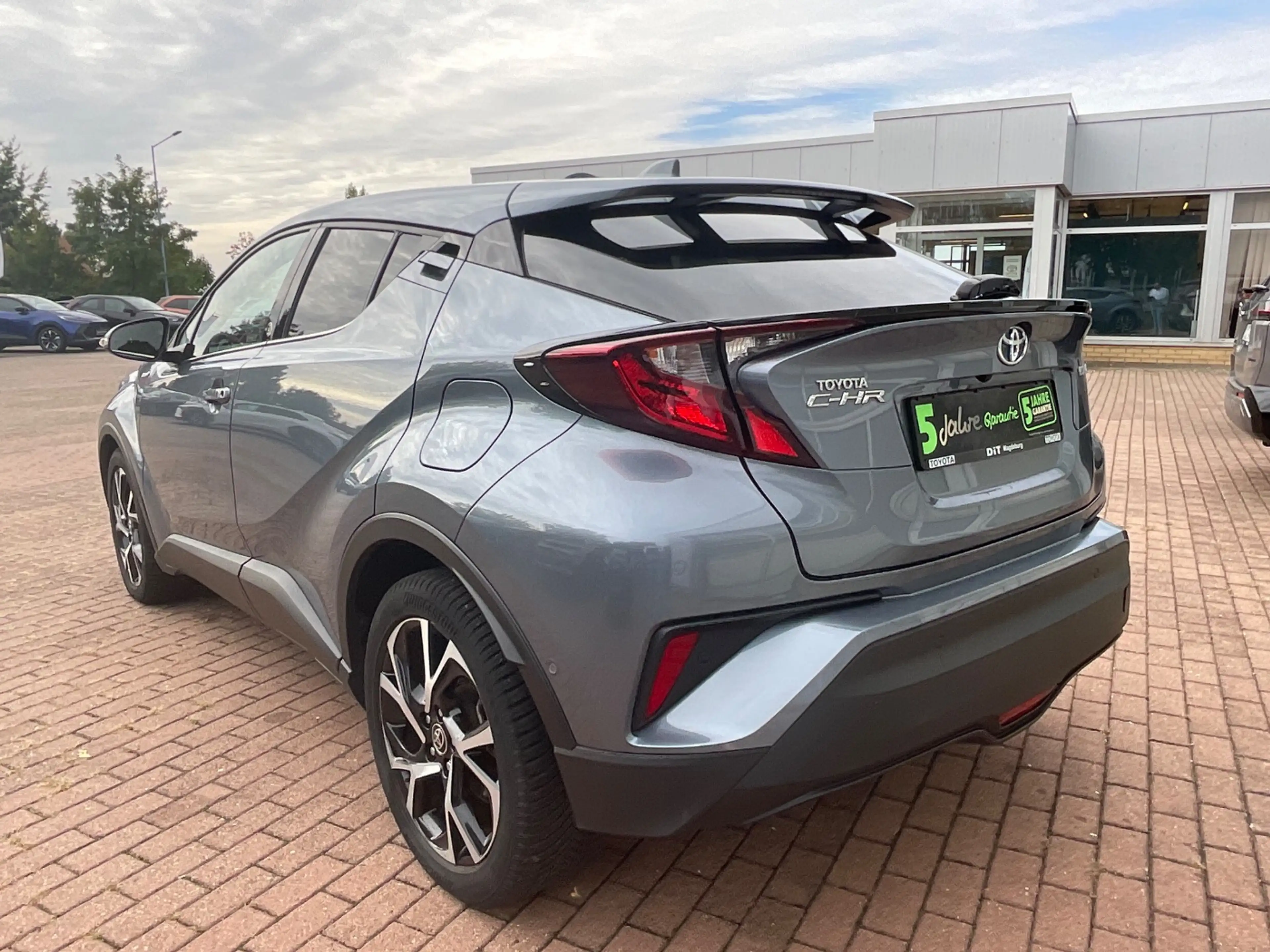Toyota C-HR 1.8 Team D ACC+LED+SHZ+2xKlima+Kam.+KeyLess — photo 8