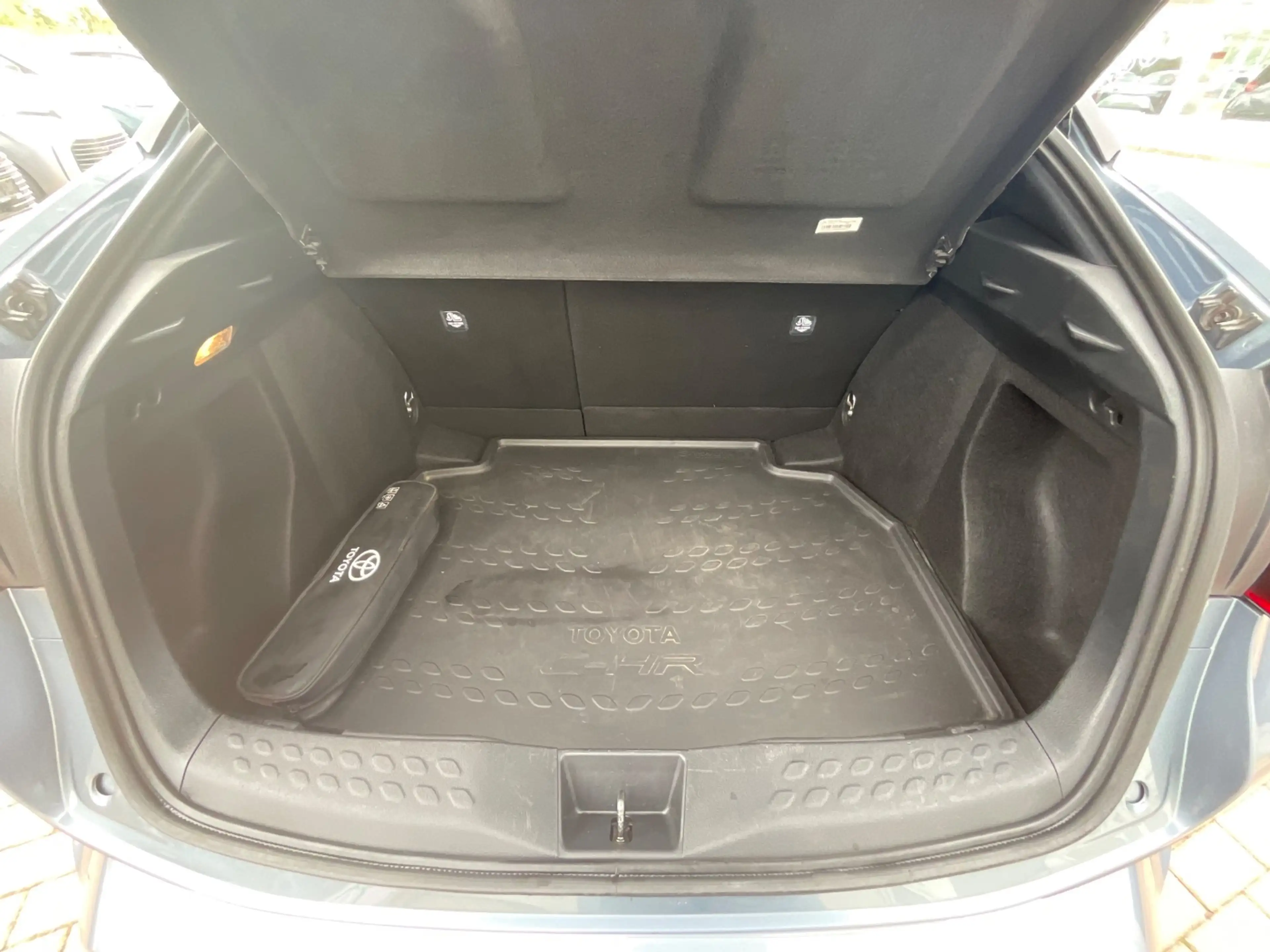 Toyota C-HR 1.8 Team D ACC+LED+SHZ+2xKlima+Kam.+KeyLess — photo 13