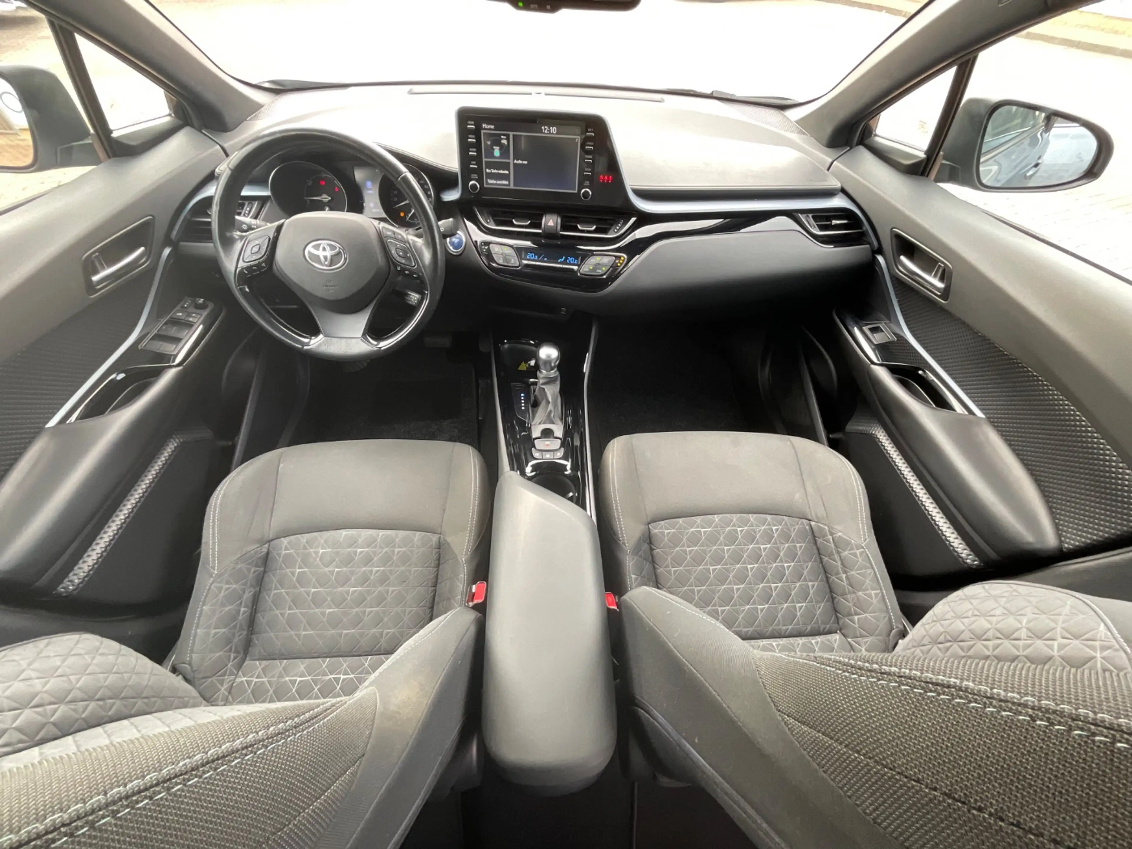 Toyota C-HR 1.8 Team D ACC+LED+SHZ+2xKlima+Kam.+KeyLess — photo 14