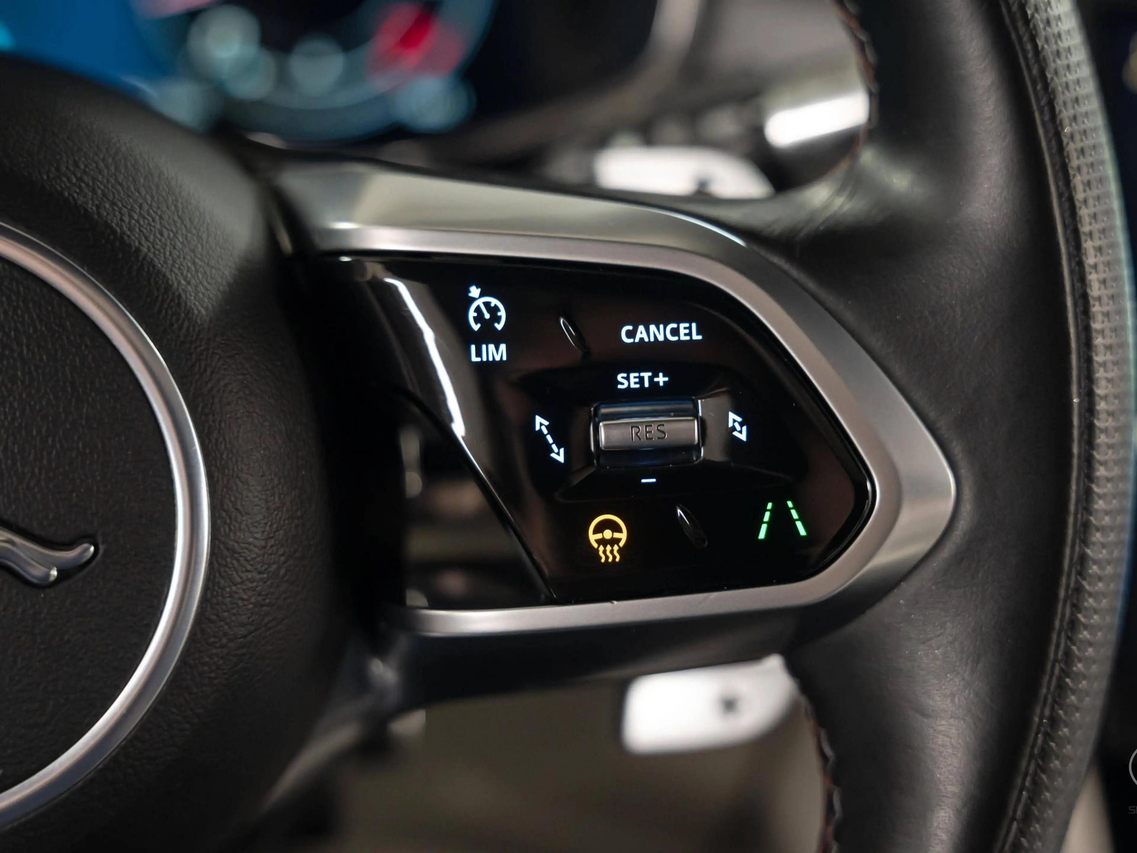 Jaguar F-Pace F-Pace SVR P550 22"/MY2021/Face-Lift/Performance — photo 11