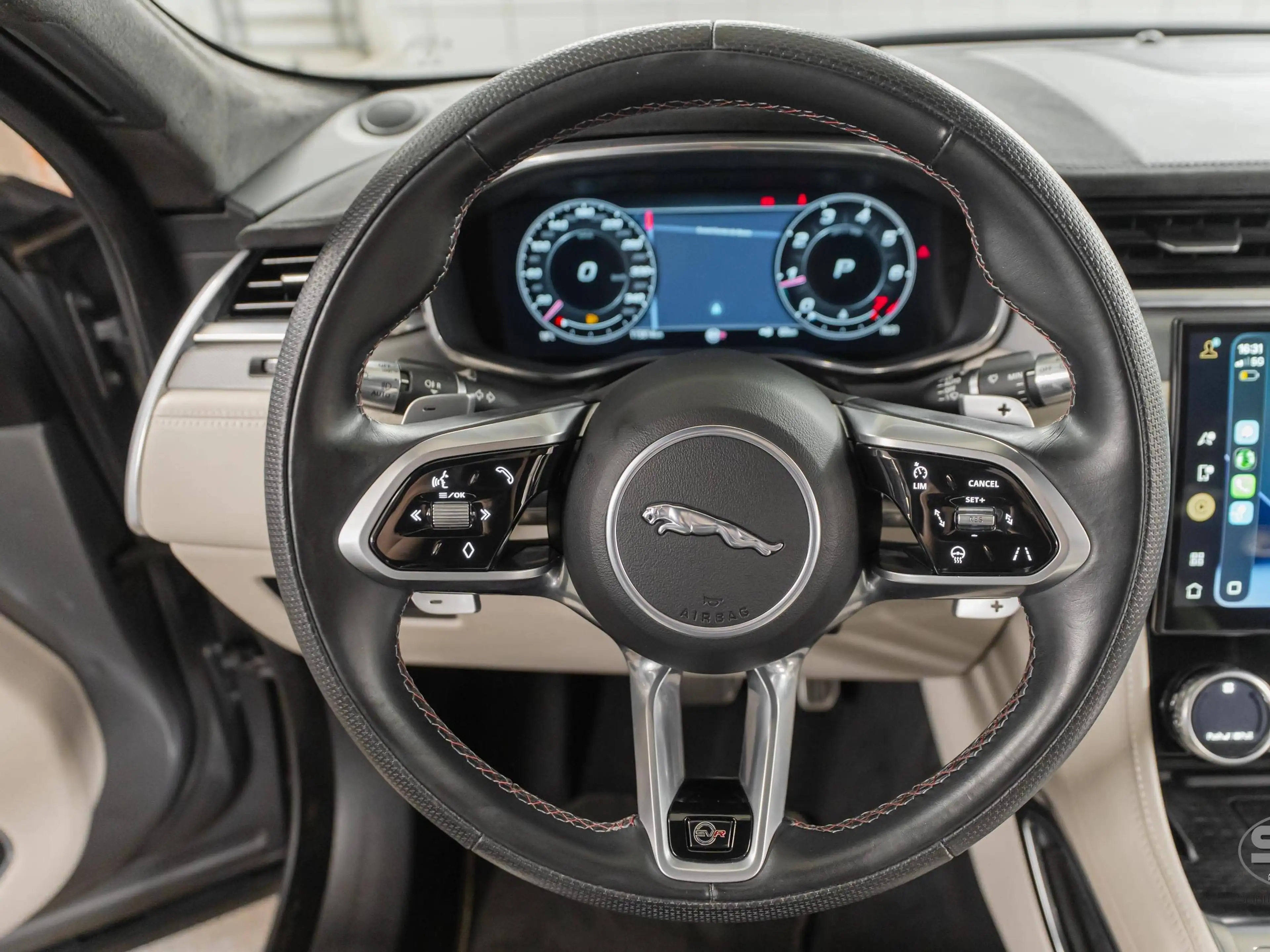 Jaguar F-Pace F-Pace SVR P550 22"/MY2021/Face-Lift/Performance — photo 9