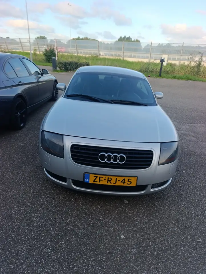 Audi TT Coupe 1.8 T, foto 1