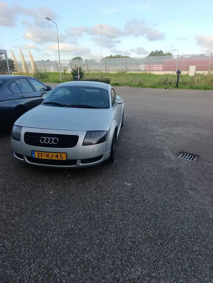 Audi TT Coupe 1.8 T, foto 2