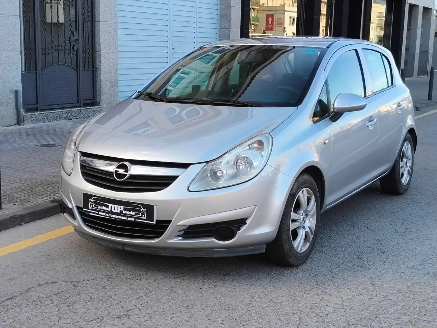 Opel Corsa 1.2 C Mon (146CO2) Grau - 1