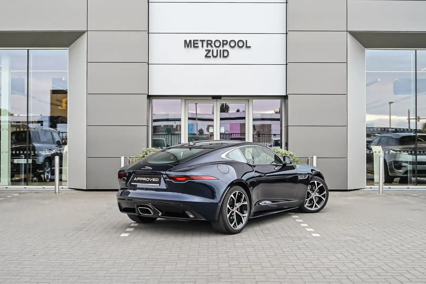 Jaguar F-Type Coupé P300 R-Dynamic RWD Auto. Bleu - 2
