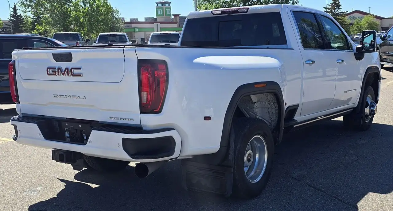 GMC Sierra 3500HD снимка GMC Sierra 3500HD