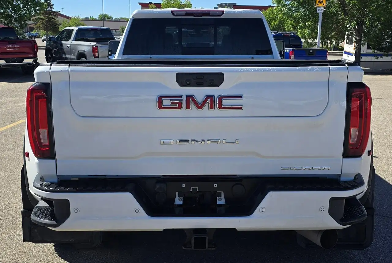 GMC Sierra 3500HD снимка GMC Sierra 3500HD