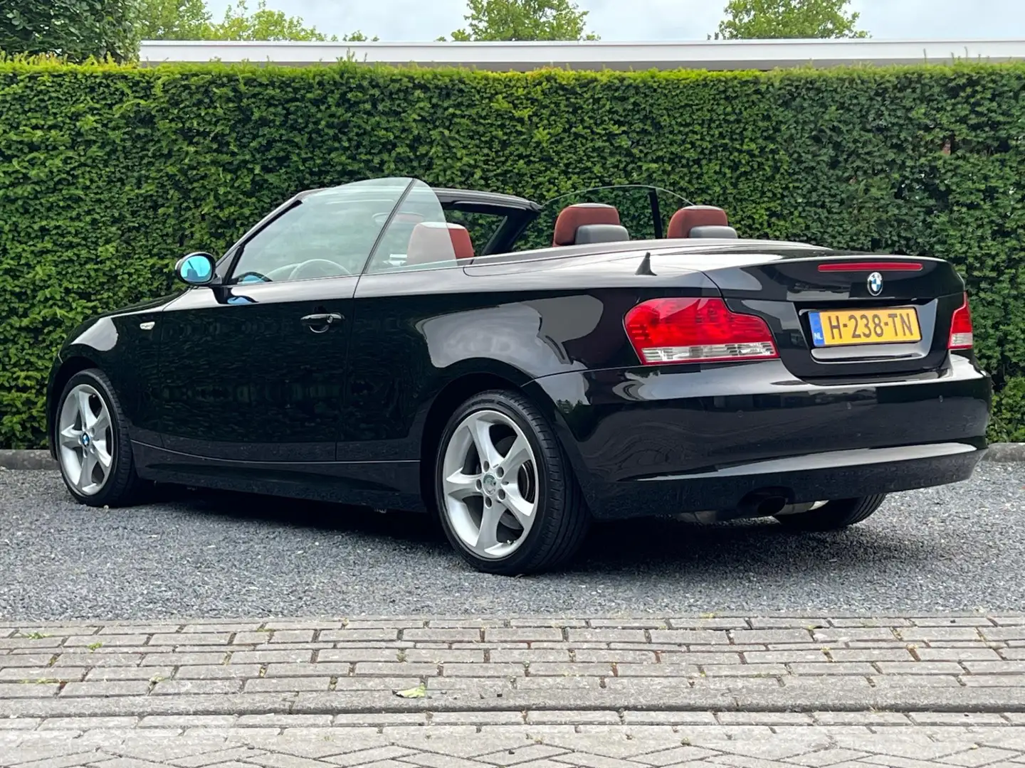 BMW 118 1-serie Cabrio 118i Nw. Apk! | Stoelverwarming | P Black - 2