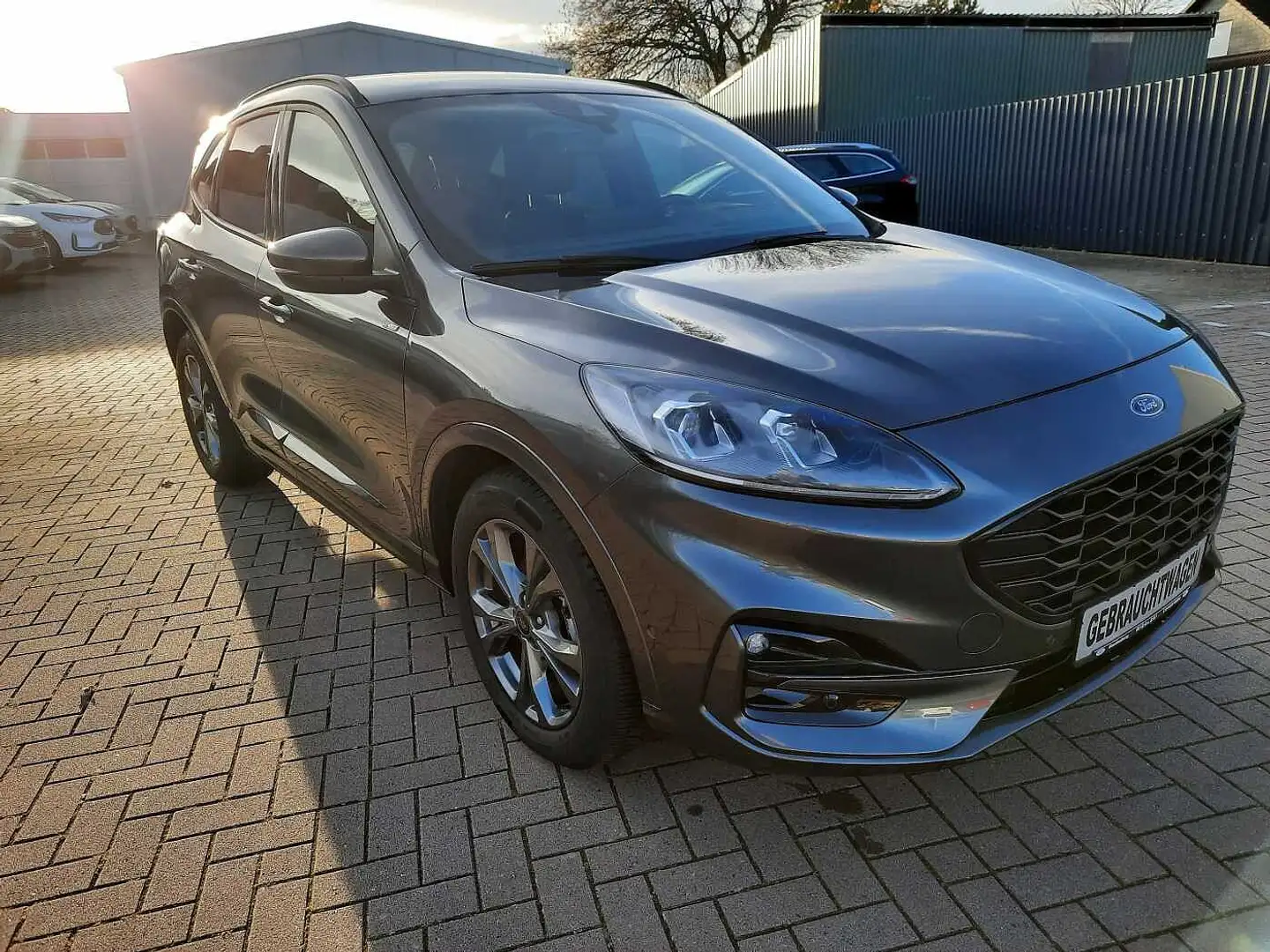 Ford Kuga 1.5 EcoBoost ST-LINE X Grau - 2