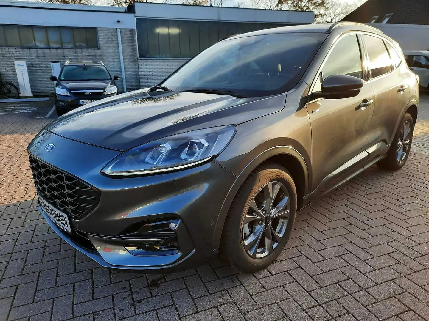 Ford Kuga 1.5 EcoBoost ST-LINE X Grau - 1