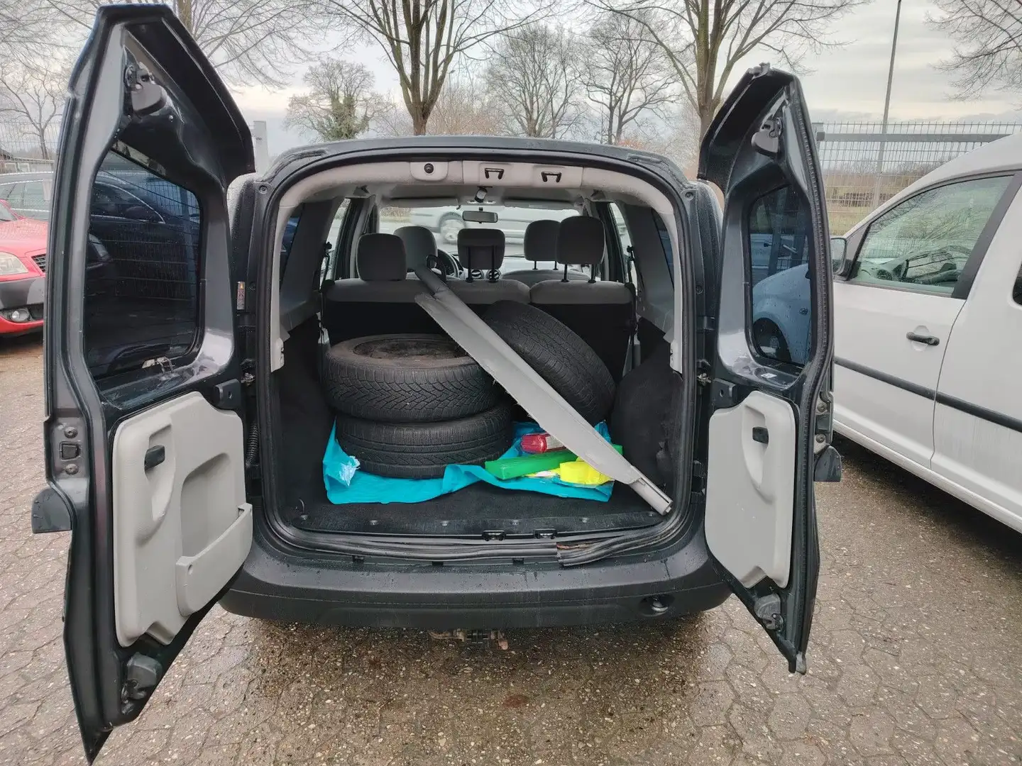 Dacia Logan MCV Kombi Ambiance Grau - 2