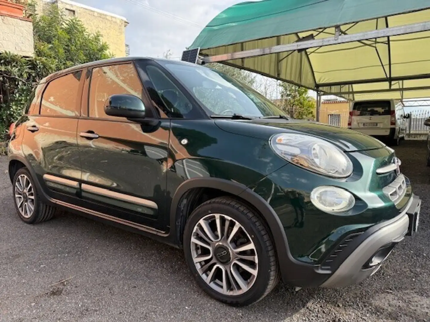 Fiat 500L 1.3 Multijet 95 CV Cross Grün - 1