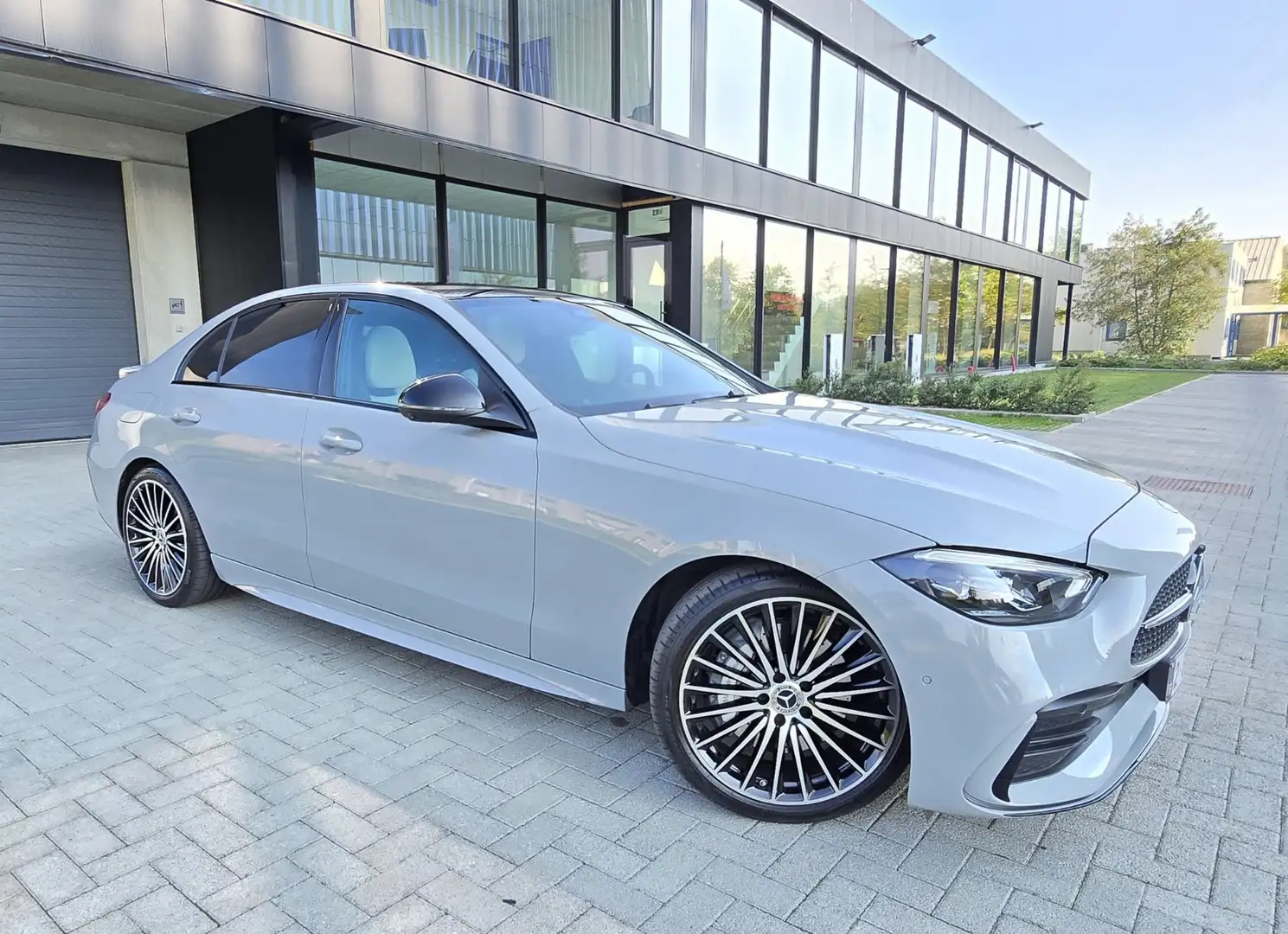 Mercedes-Benz C 180 Star Edition - AMG Line - Toit Pano - 360° - Cuir Gris - 1