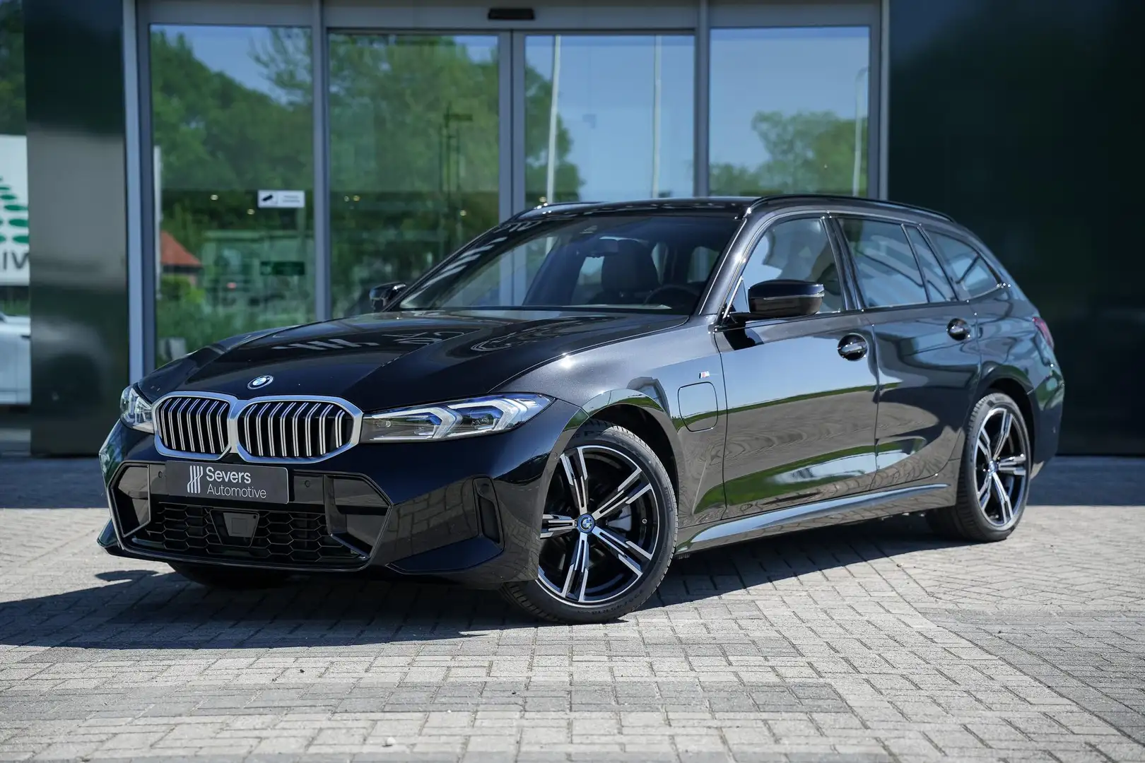 BMW 330 3 Serie Touring 330e M Sportpakket Trekhaak | Acti Zwart - 2