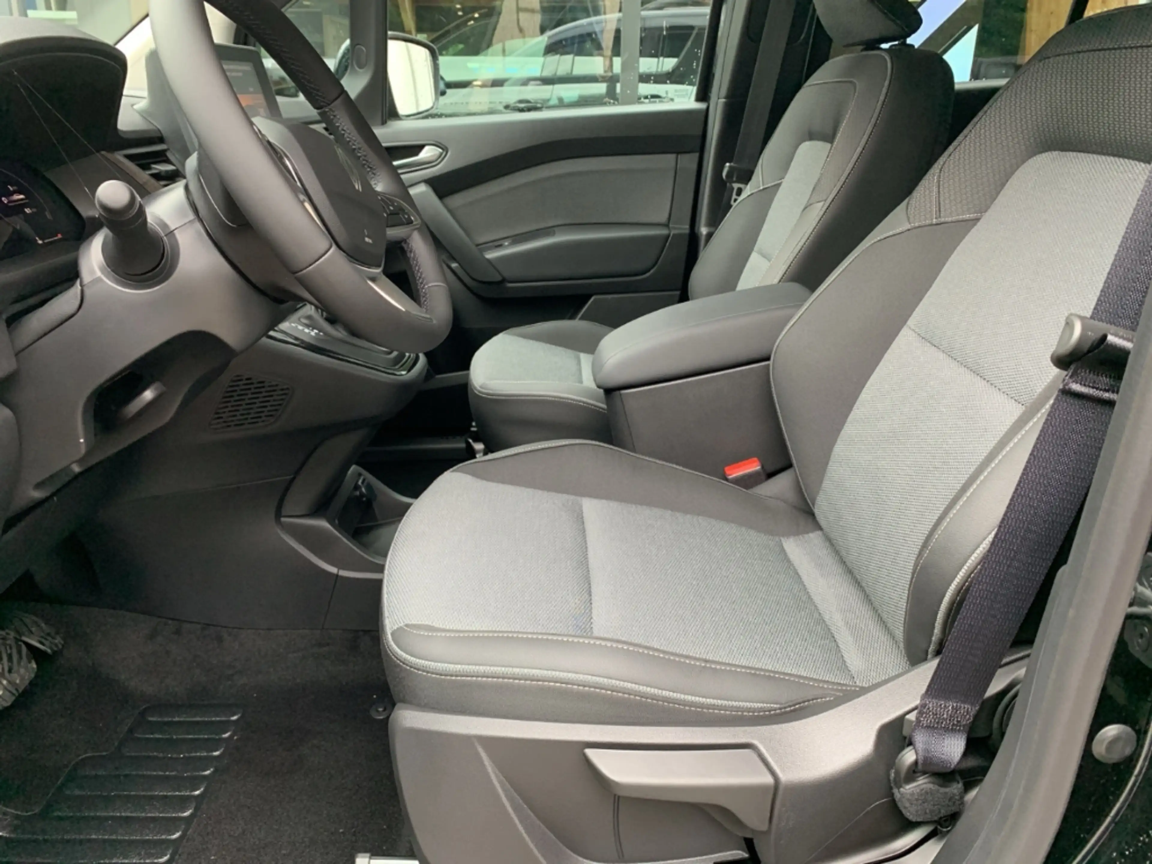 Renault Kangoo TECHNO TCe 130 EDC Techno KLIMA+LED+PDC+DAB+NAVI — photo 9