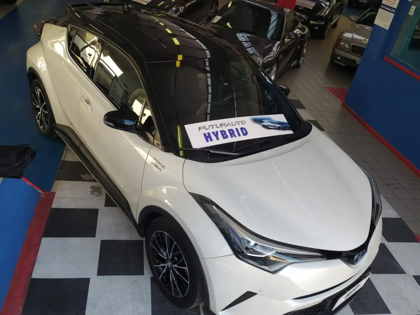 Toyota C-HR 1.8 Hybrid E-CVT Lounge Navi Weiß - 2