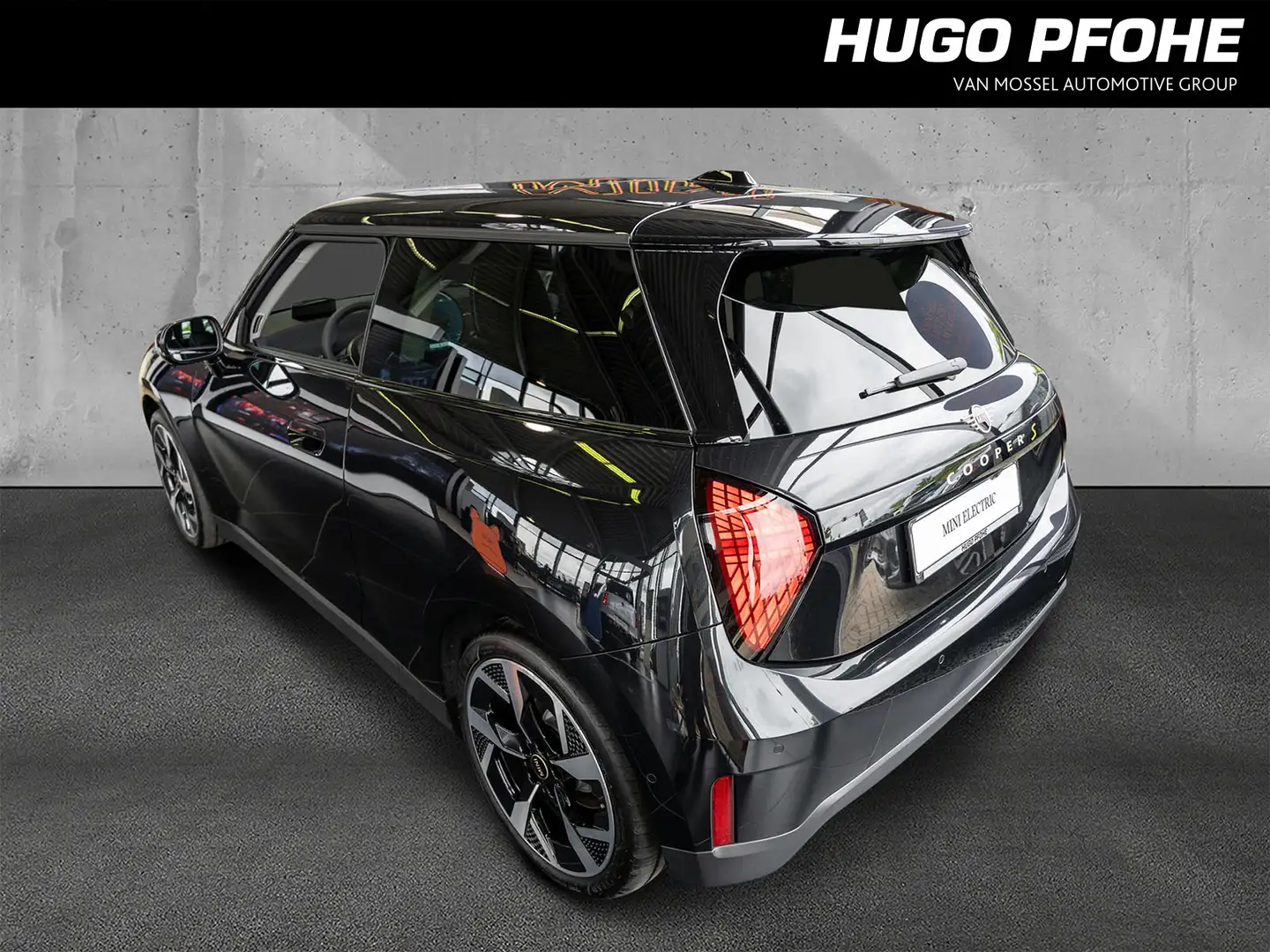 MINI Cooper SE Classic Trim 18 Zoll Head Up Panodach crna - 2