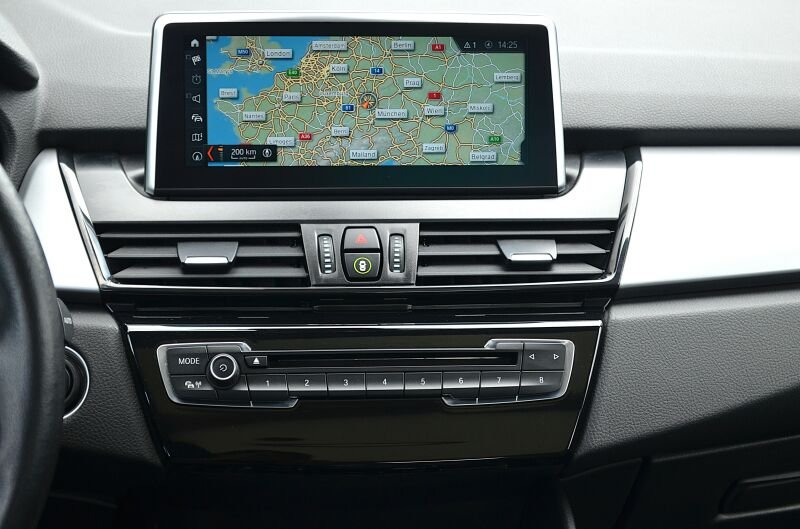 BMW 218 i Active Tourer Advantage Navi+.Ad.LED.Pano — photo 12