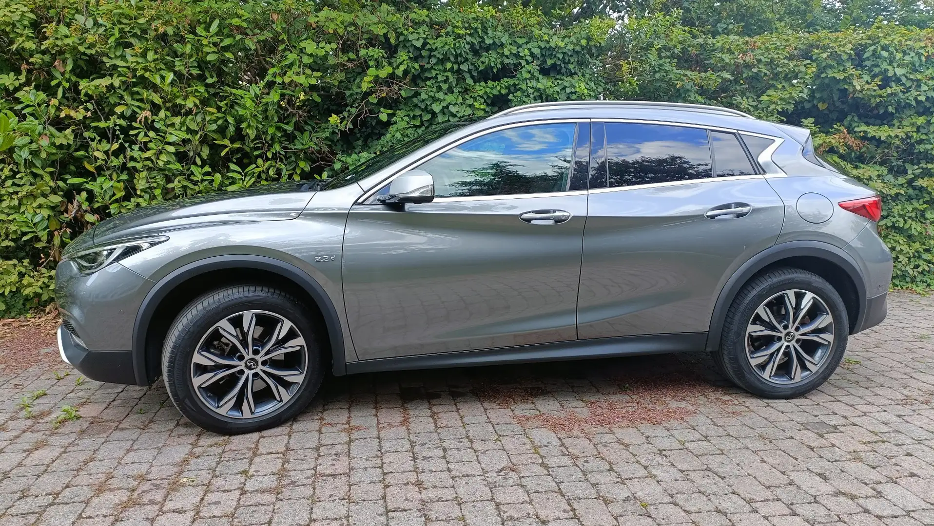 Infiniti QX30 2.2d Executive awd dct - 1