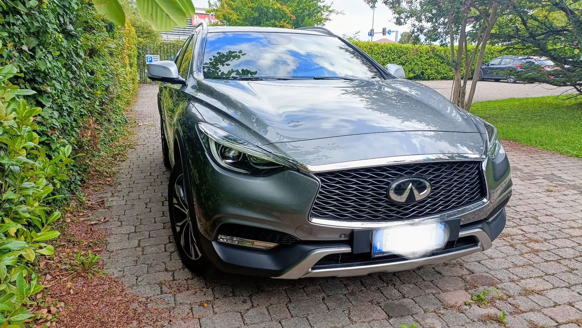 Infiniti QX30 2.2d Executive awd dct - 2