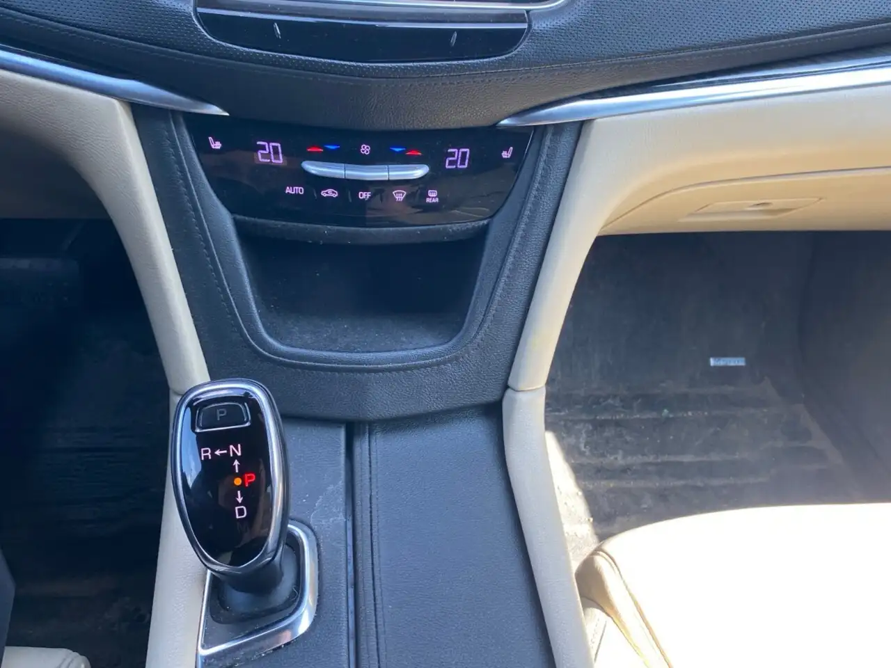 Cadillac XT5 снимка Cadillac XT5