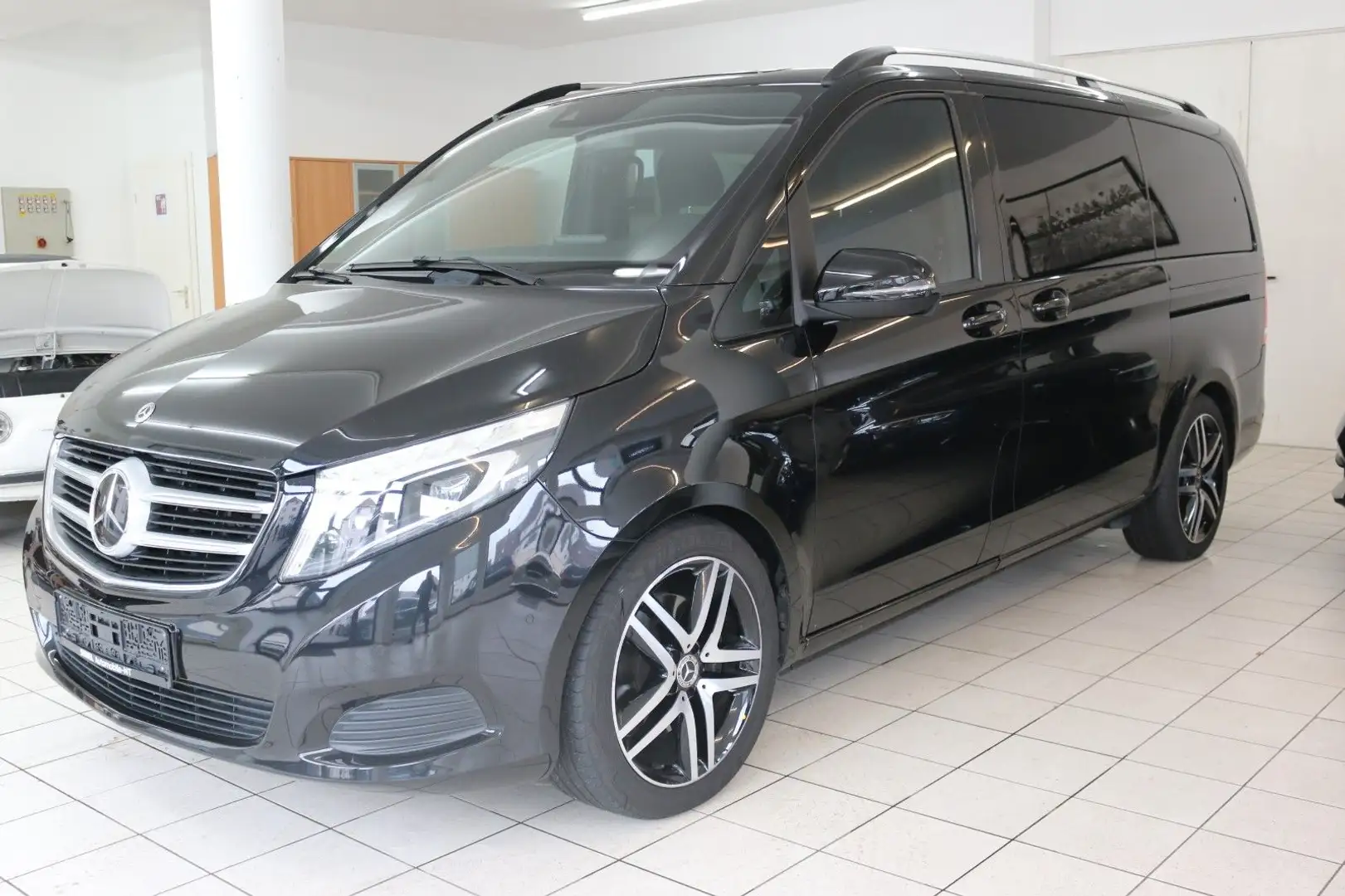 Mercedes-Benz V 250 d lang Edition/Kam./AHK/LED Noir - 1