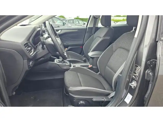 Ford Focus view 14