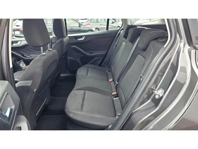 Ford Focus view 22