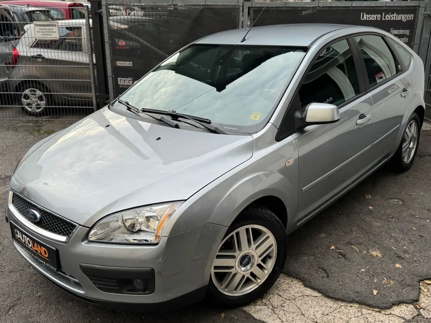 Ford Focus Lim. Ghia 1.6l*2.Hd*NUR 117Tkm*KLIMA*PDC Silber - 2